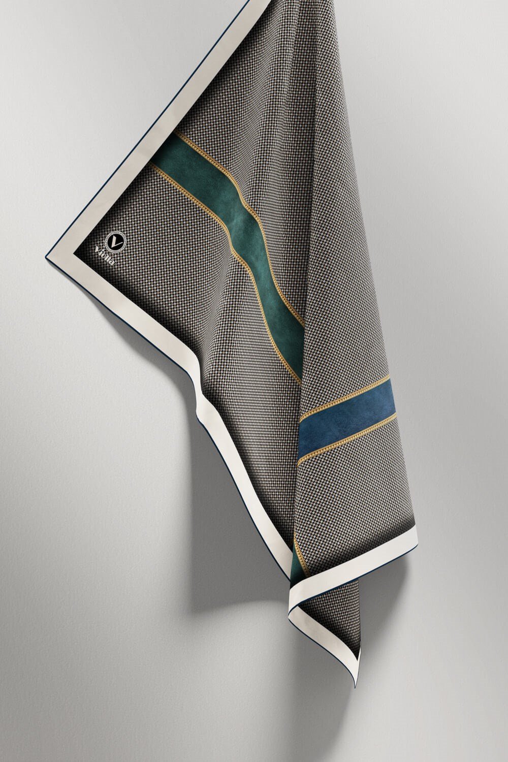 Twill Geometrik ve Kemer Desenli Petrol Mavisi Renkli 90x90 Eşarp (İpek İçermez) Dikim Şekli : El Dikişi