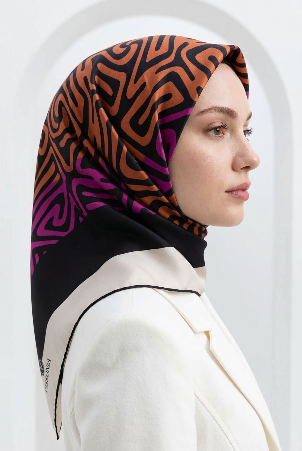 100% Twill İpek Bordürlü Dalga Desenli Fuşya - Turuncu Renkli 90x90 Dikim Şekli : El Dikişi Eşarp