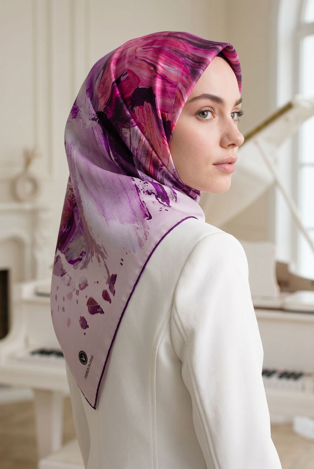 %100 Twill İpek Fırça Darbesi Desenli Mor - Pembe Renkli 90x90 Eşarp Dikim Şekli : El Dikişi