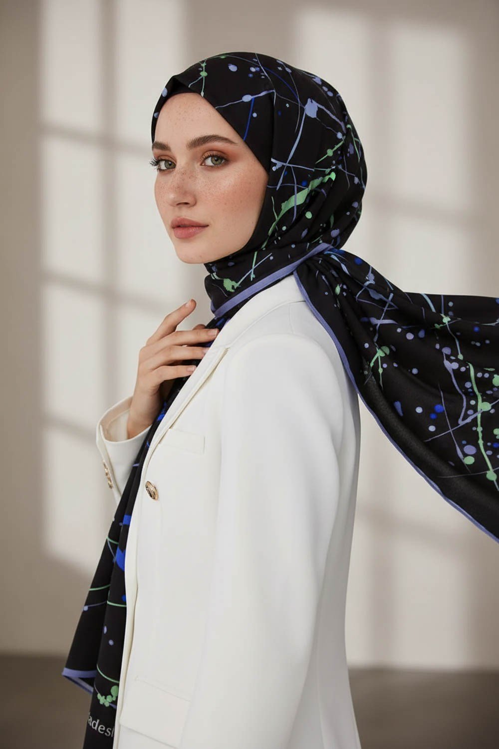 KREP BOYA DAMLASI DESENLİ SİYAH - İNDİGO RENKLİ 75X195 KIRIŞMAZ ŞAL