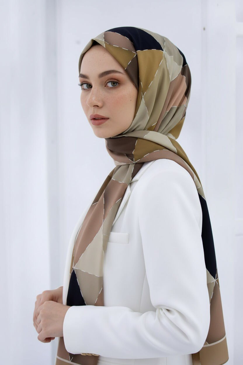 KREP ÜÇGEN YAMA DESENLİ BEJ RENKLİ 75X195 KIRIŞMAZ ŞAL