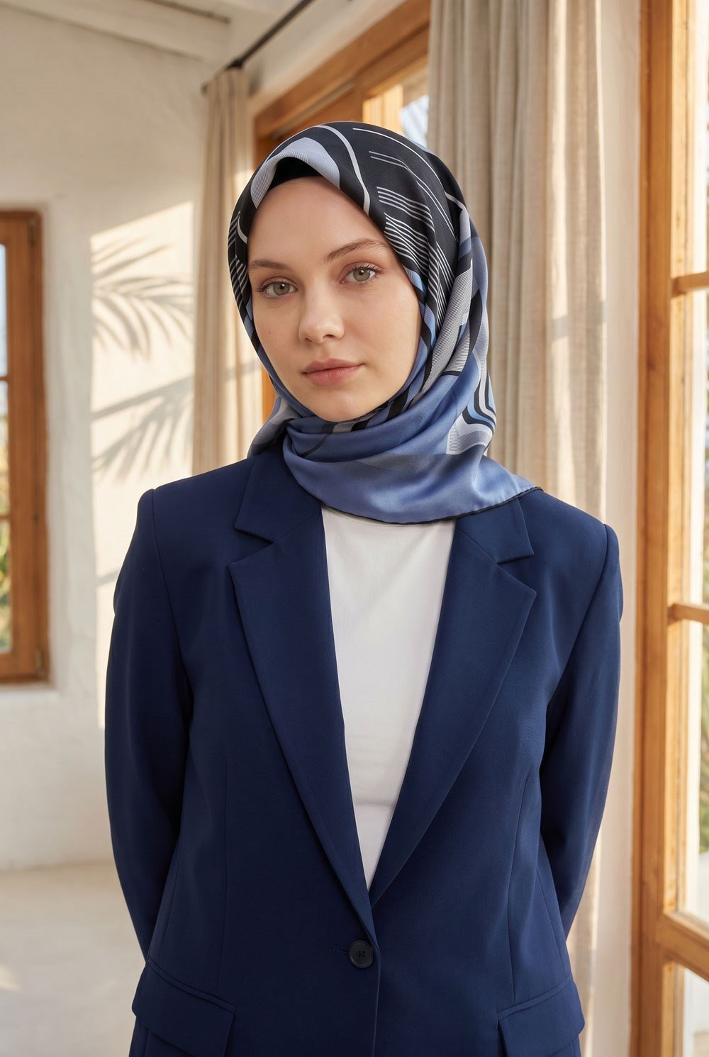 %100 Twill İpek Kare Desenli İndigo - Gri Renkli 90x90 Eşarp Kenar Dikiş Şekli El Dikişli
