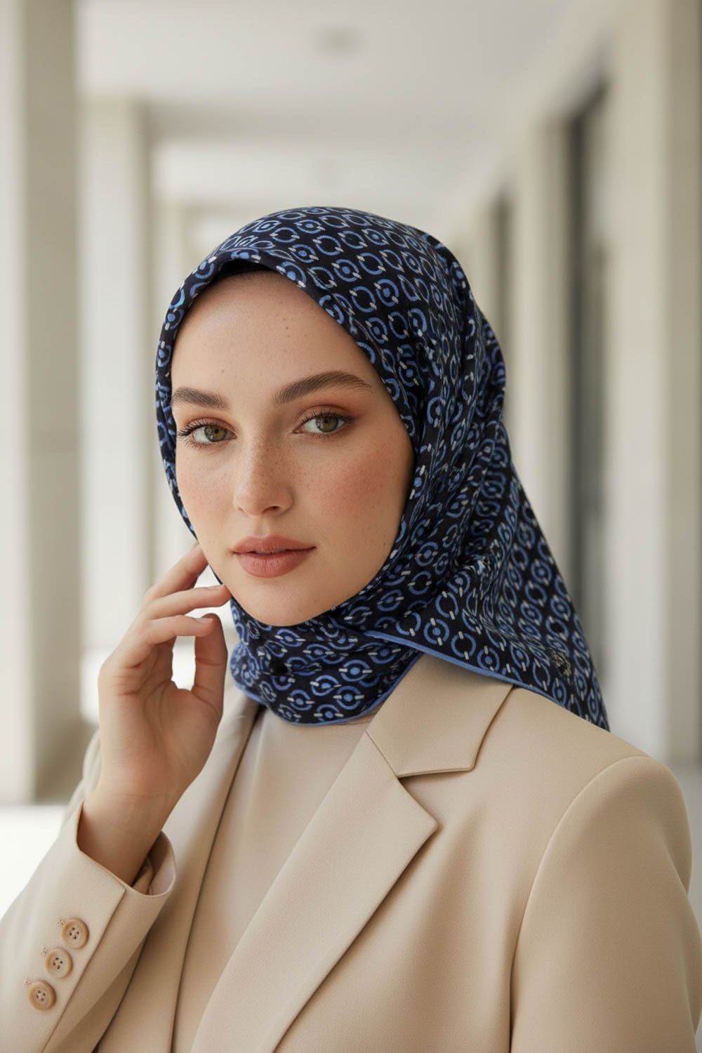 %100 Twill İpek Zincir Desenli Lacivert - İndigo Renkli 90x90 Eşarp Kenar Dikiş Şekli El Dikişli