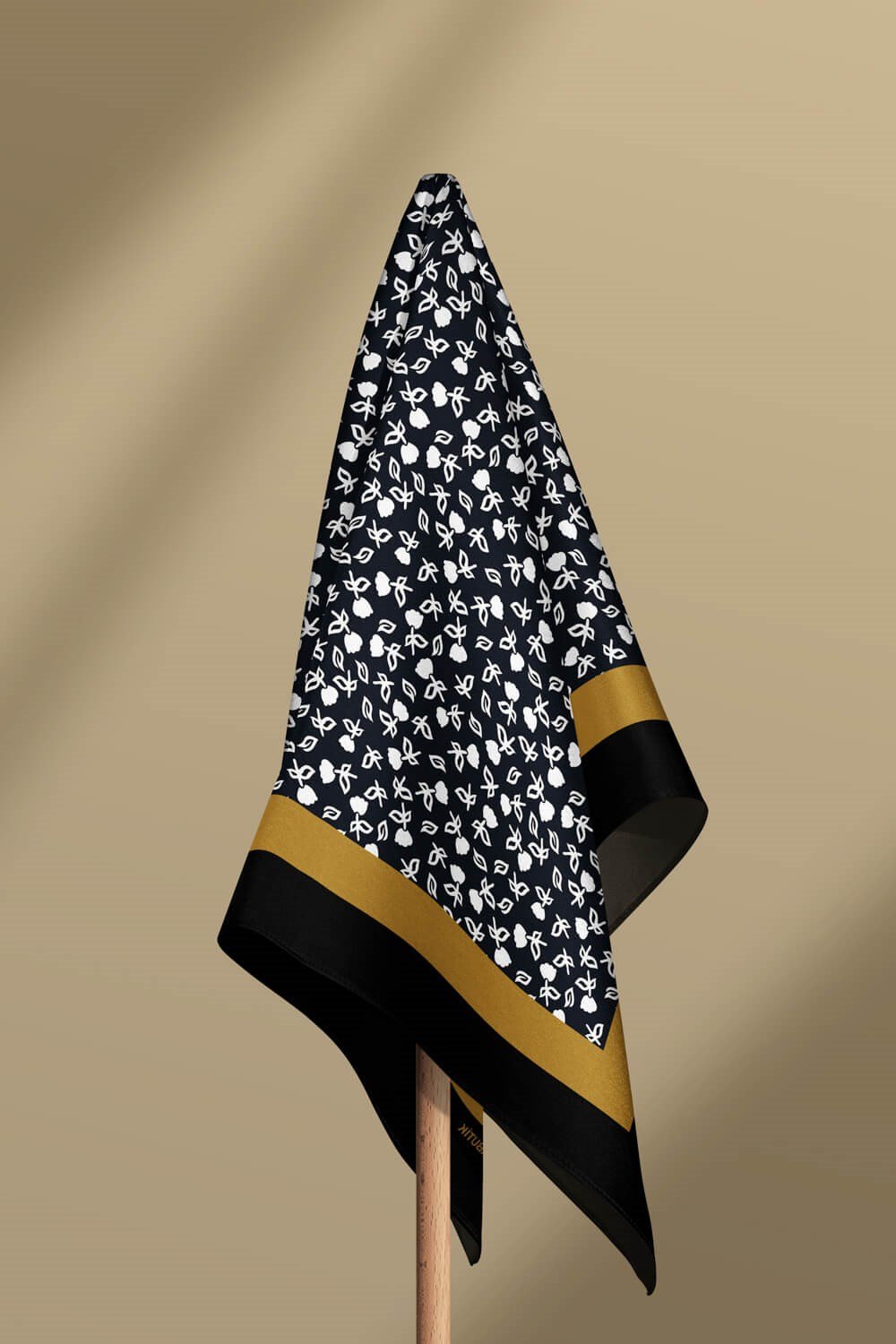 Violla Kadın Siyah Beyaz Geometrik Desenli 50x50 Bandana HYL DG01532-22