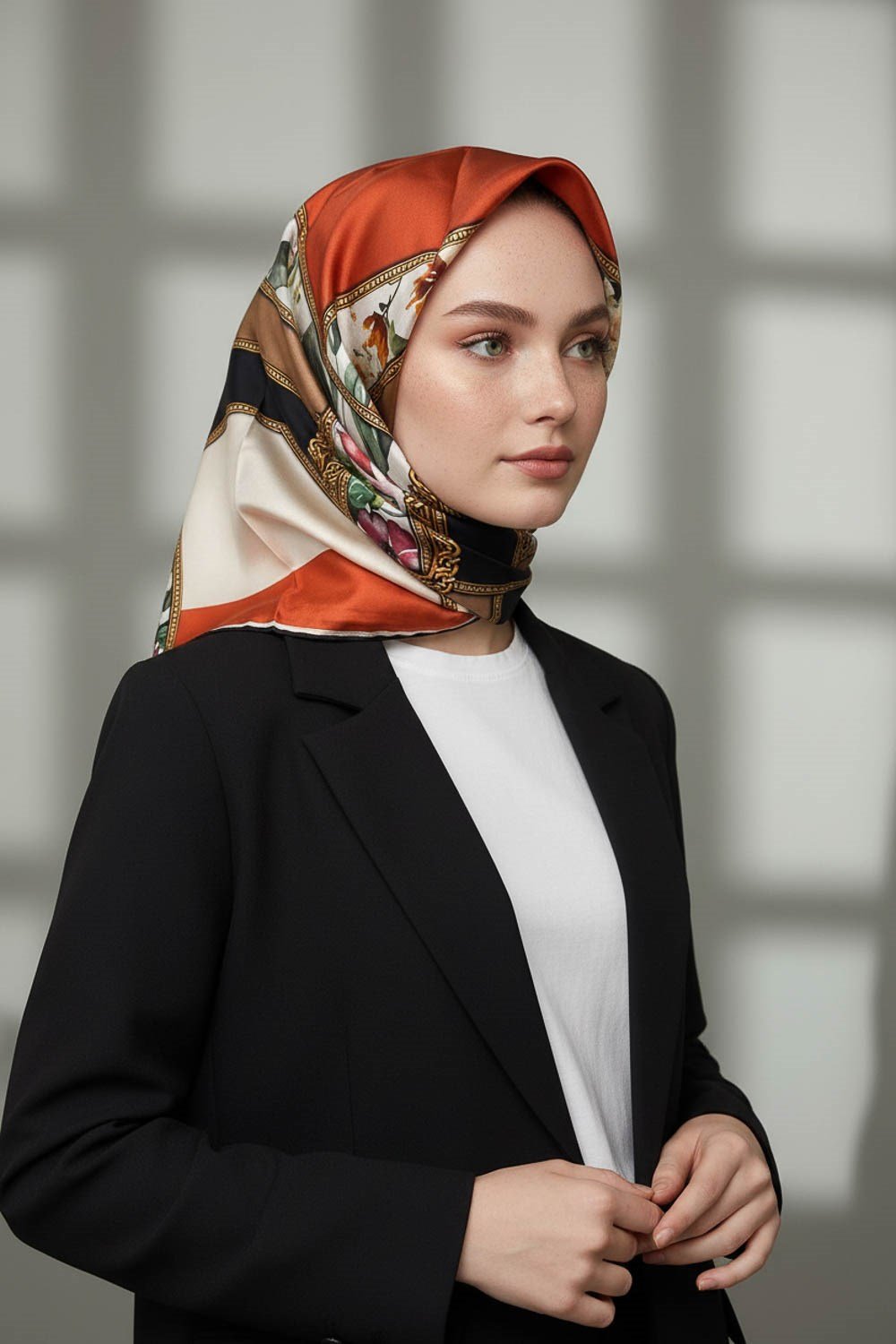 100% Twill İpek Şeritli Çiçek Desenli Taba - Krem Renkli 90x90 Dikim Şekli : El Dikişi Eşarp