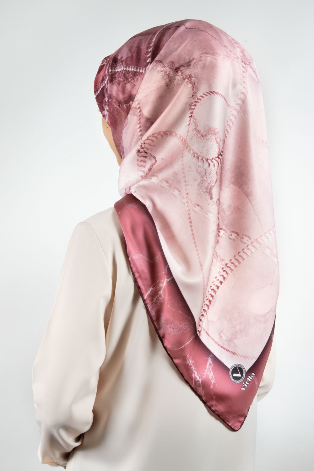 Twill Mermer ve Zincir Desenli Pudra Renkli 90x90 Eşarp (İpek İçermez) Kenar Dikiş Şekli El Dikişli