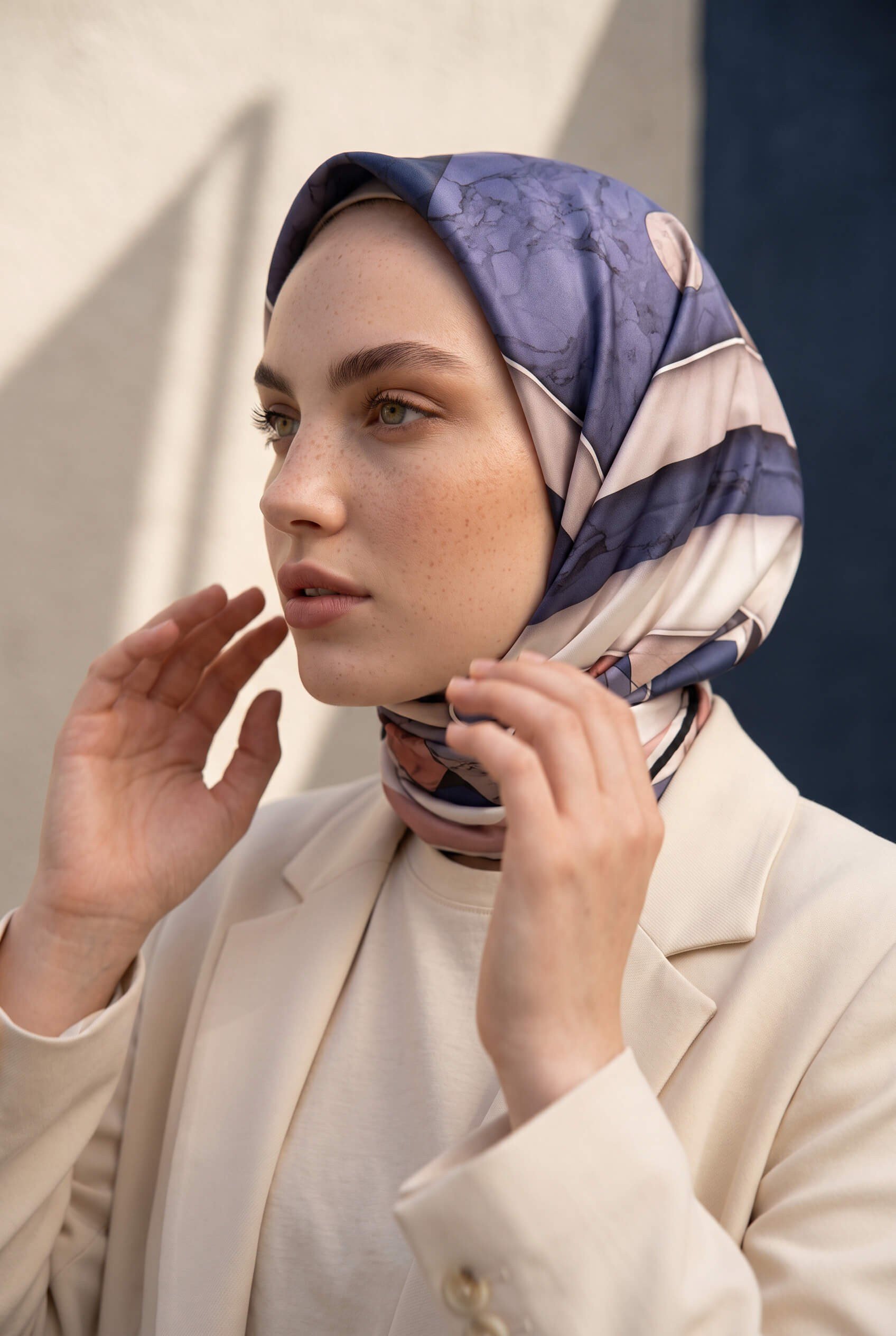 Rayon Geometrik Mermer Desenli Pudra Renkli 90x90 Eşarp (İpek İçermez) Kenar Dikiş Şekli El Dikişli