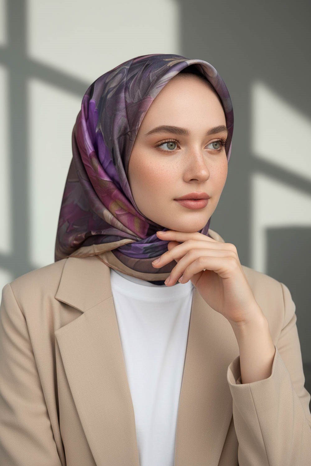 %100 Twill İpek Dumanlı Çiçek Desenli Somon - Lila Renkli 90x90 Eşarp Kenar Dikiş Şekli El Dikişli