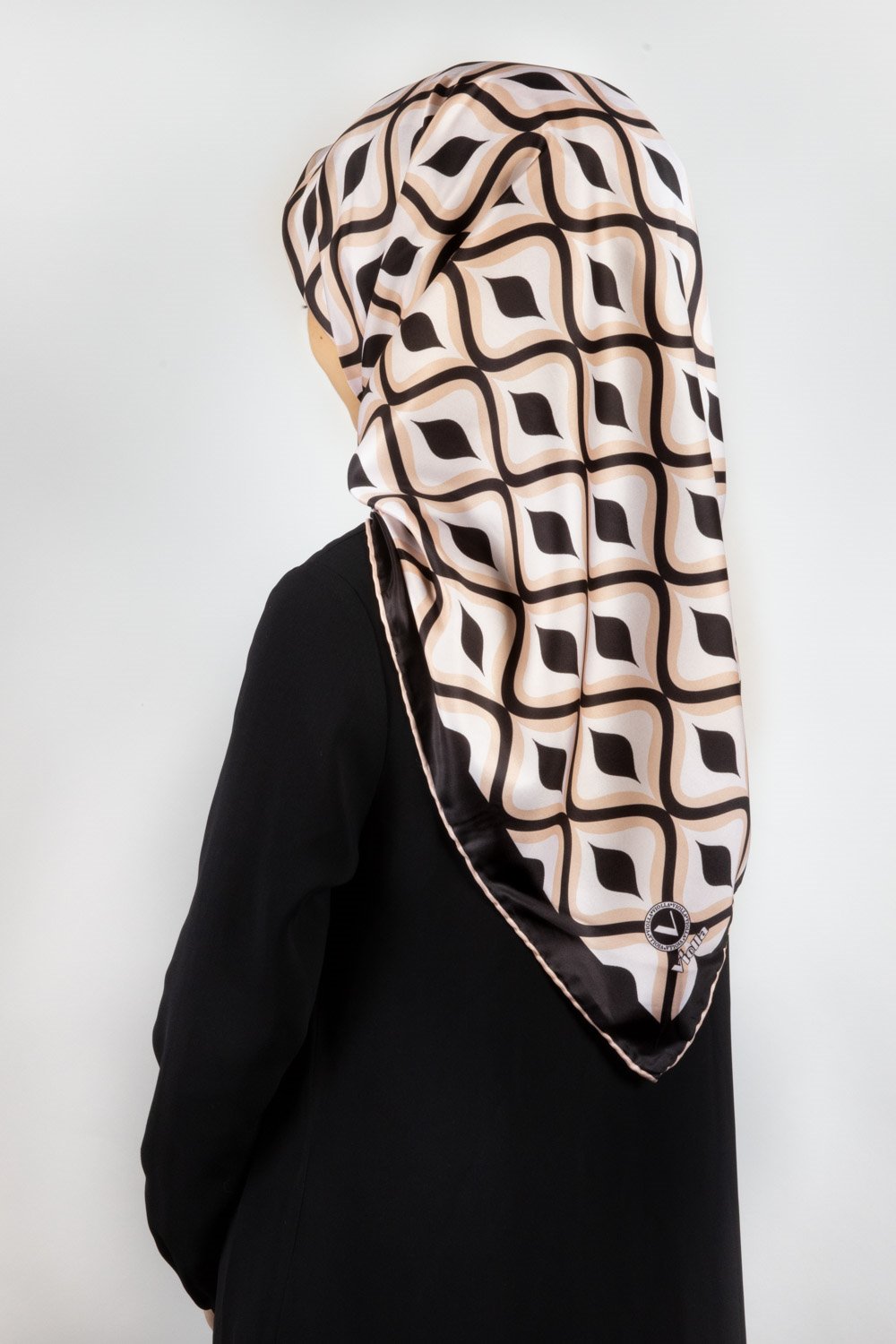 Twill Geometrik Daire Desenli Siyah Renkli 90x90 Eşarp (İpek İçermez) Dikim Şekli : El Dikişi