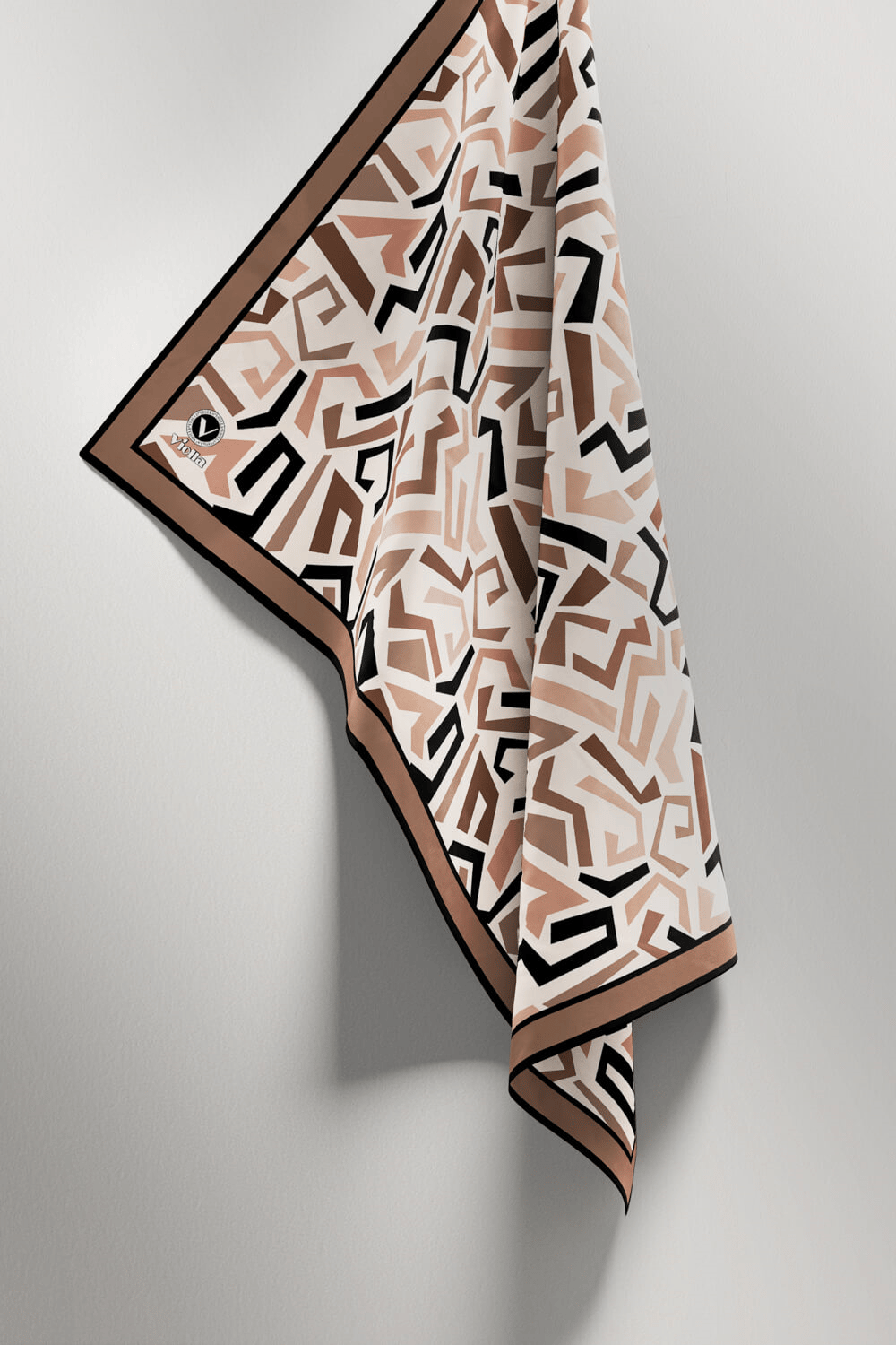 Twill Geometrik Desenli Bej Renkli 90x90 Eşarp (İpek İçermez) Kenar Dikiş Şekli El Dikişli