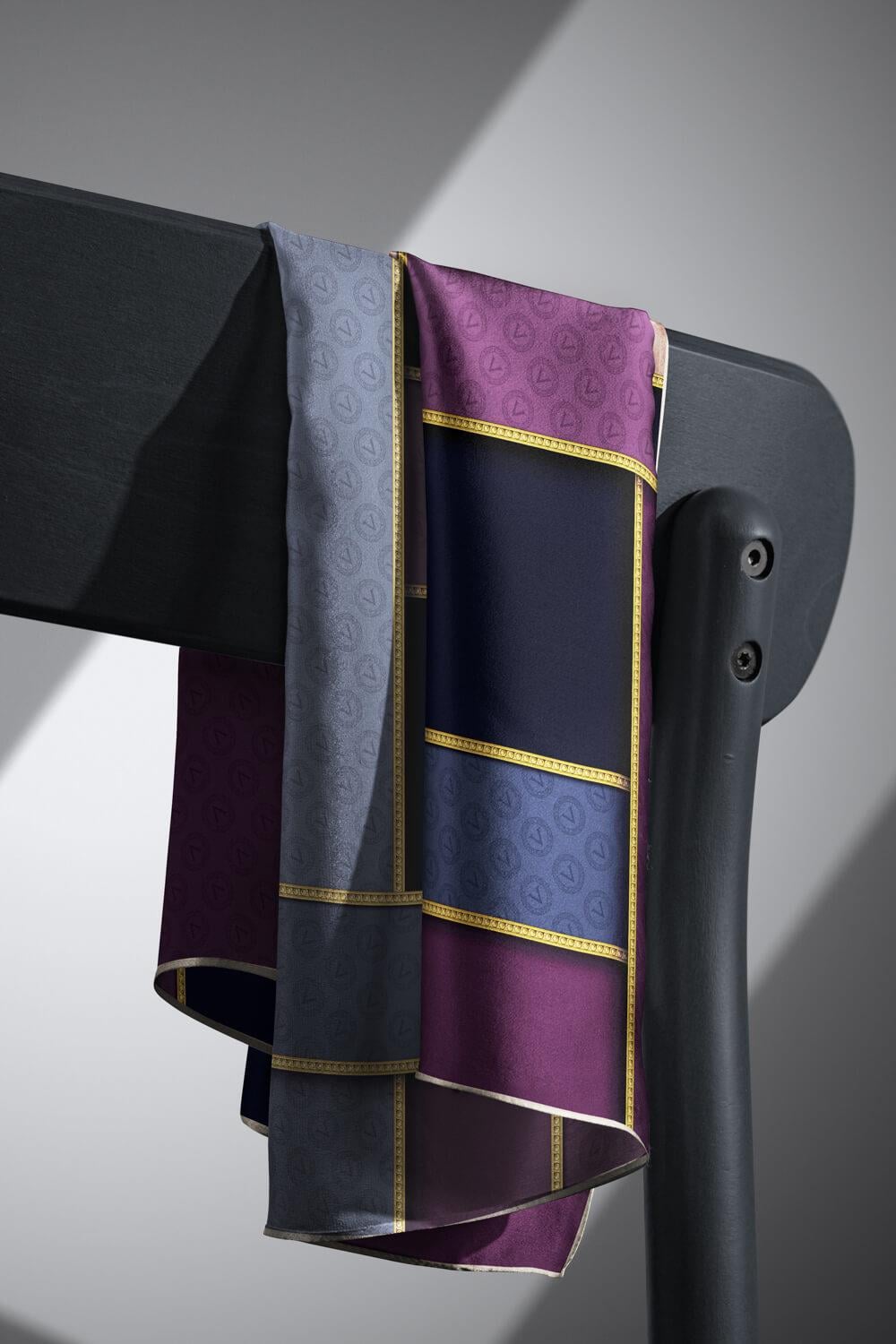 %100 Twill İpek Geometrik Desenli Lacivert - Mor Renkli 90x90 Eşarp Dikim Şekli : El Dikişi