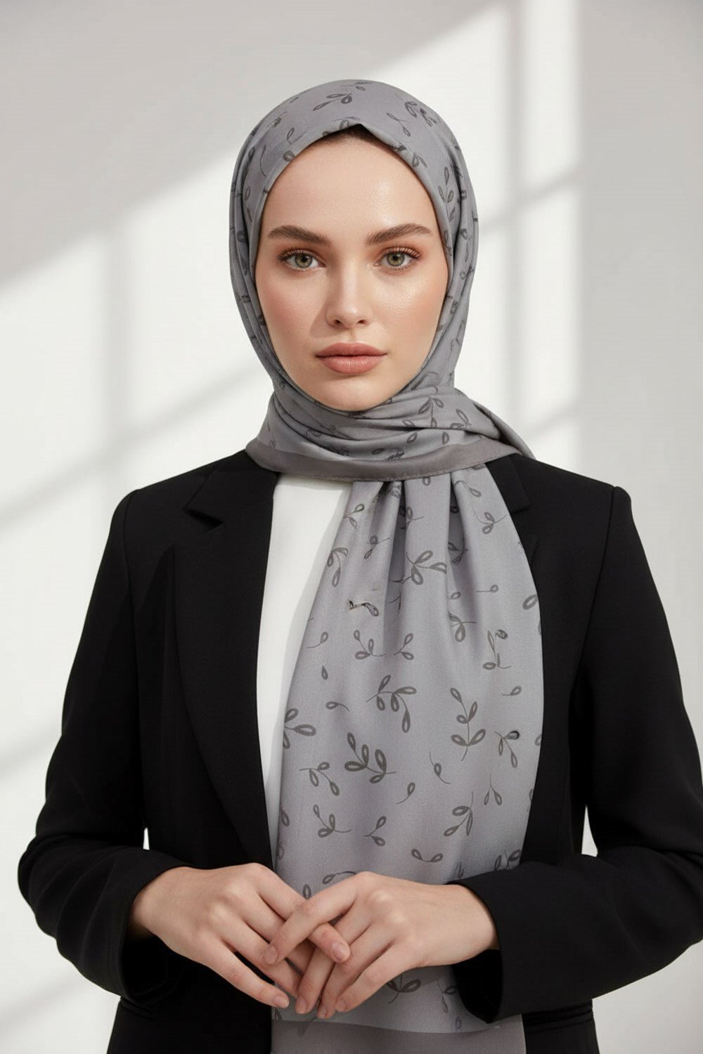 KREP YAPRAK DESENLİ GÜMÜŞ RENKLİ 75X195 KIRIŞMAZ ŞAL