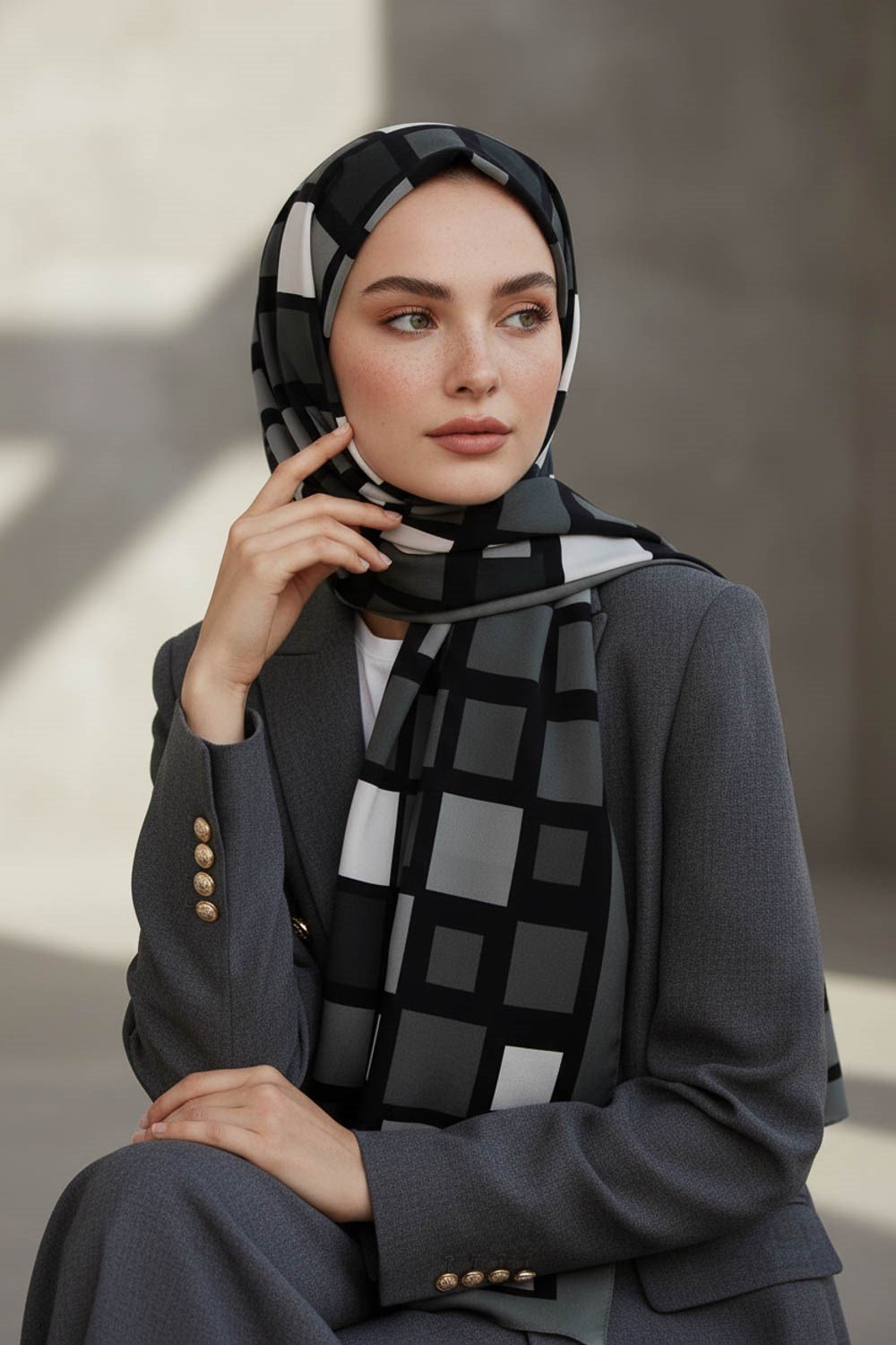 KREP KARE DESENLİ GRİ RENKLİ 75X195 KIRIŞMAZ ŞAL