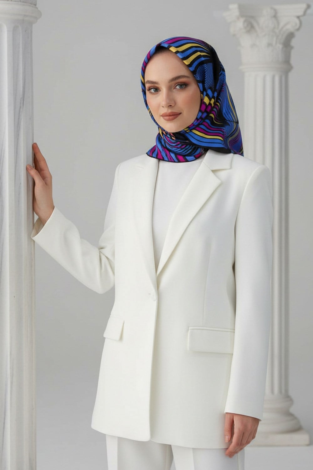 %100 Twill İpek Okyanus Dalgası Desenli İndigo - Fuşya Renkli 90x90 Eşarp Kenar Dikiş Şekli El Dikişli