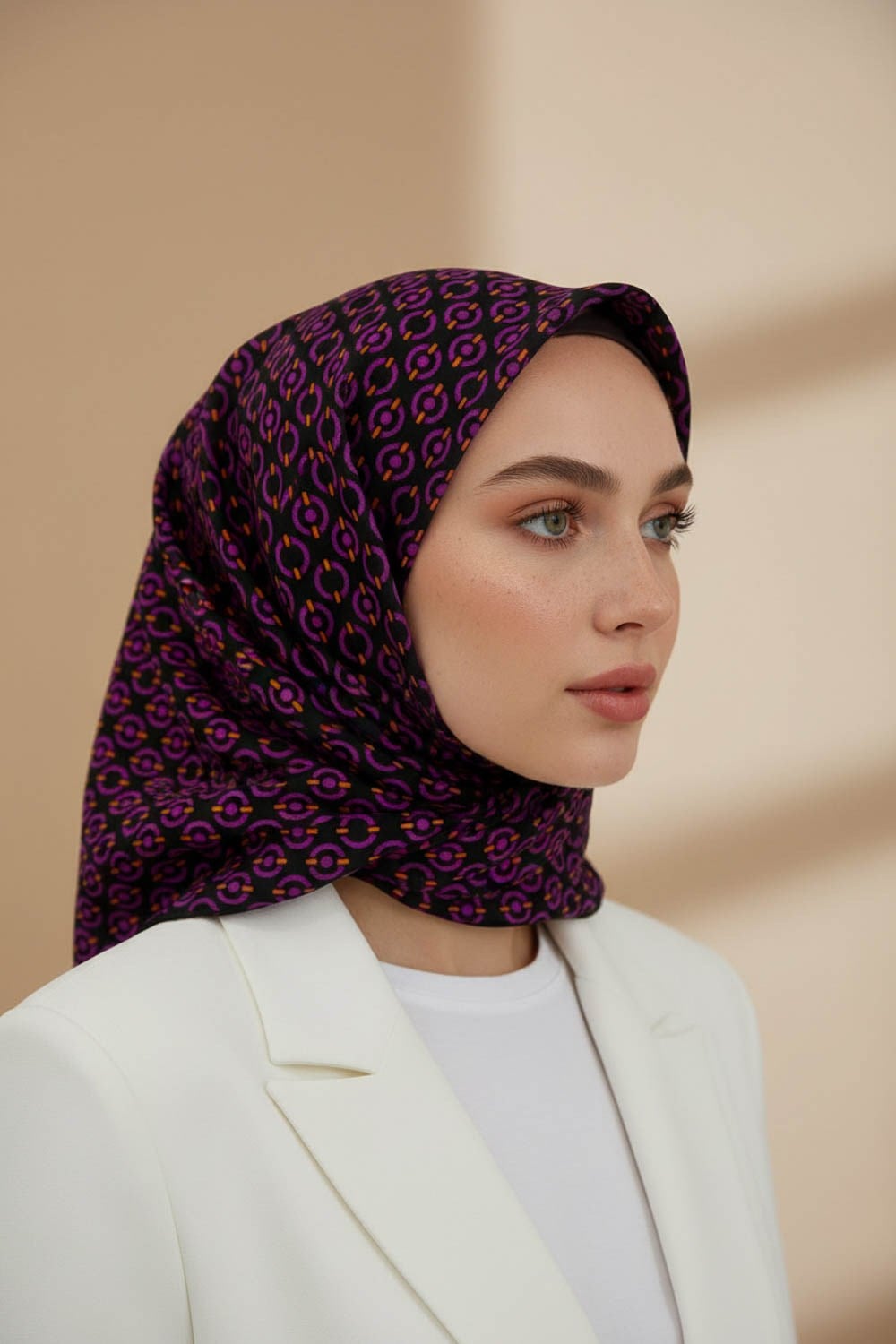 %100 Twill İpek Zincir Desenli Siyah - Fuşya Renkli 90x90 Eşarp Kenar Dikiş Şekli El Dikişli