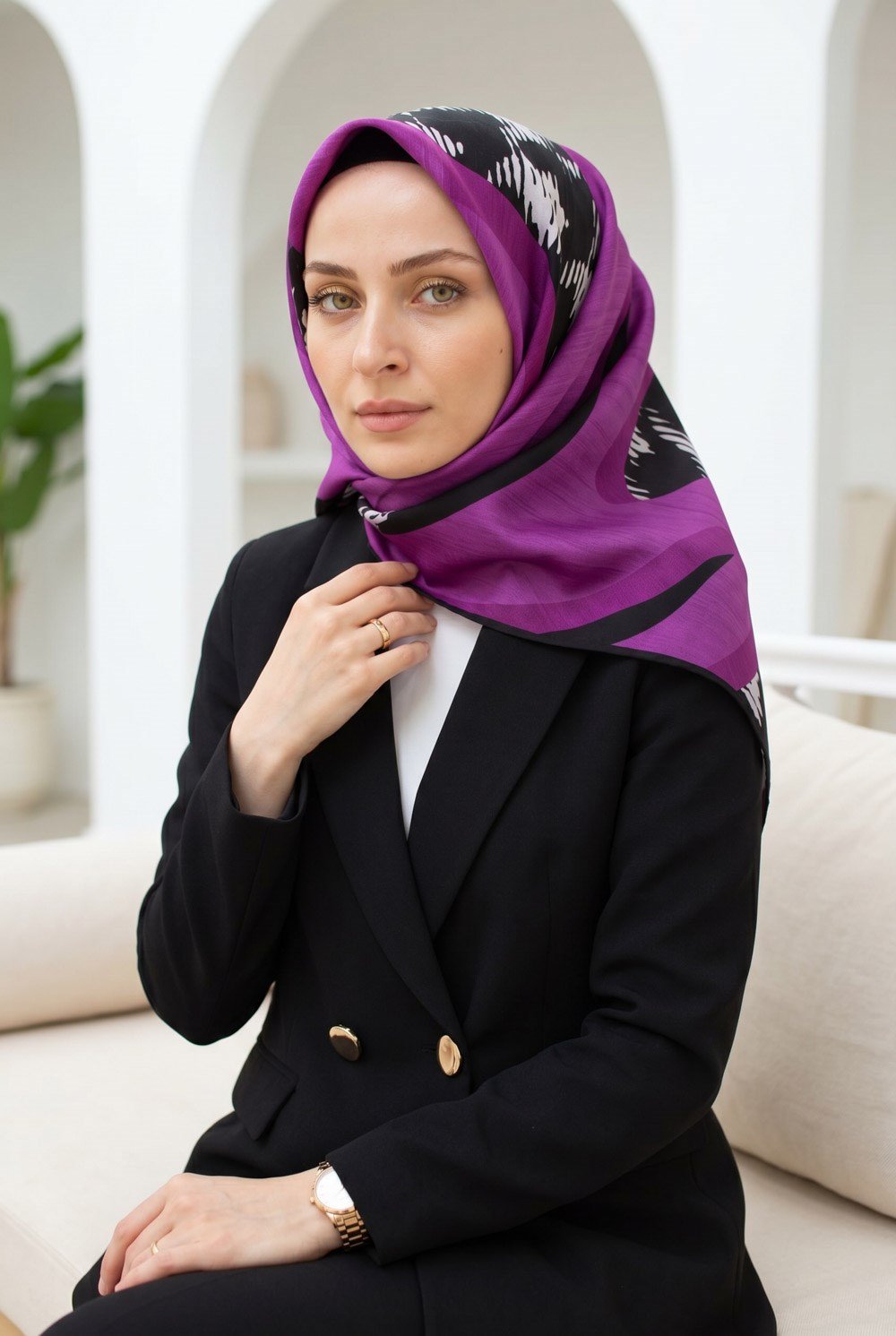 %100 Twill İpek Kazayağı Desenli Fuşya - Siyah Renkli 90x90 Eşarp Kenar Dikiş Şekli El Dikişli