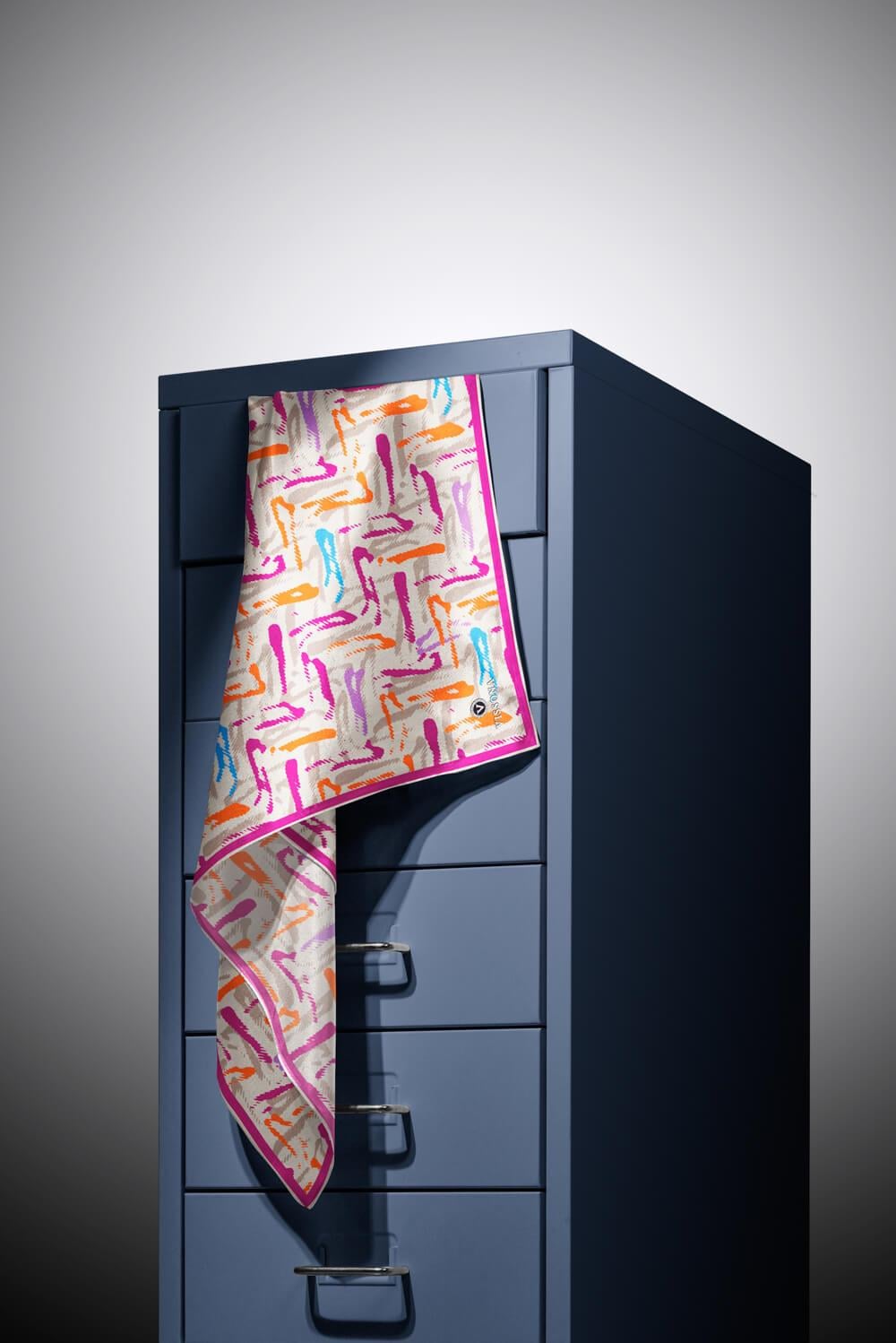 %100 Twill İpek Geometrik Desenli Turuncu - Pembe Renkli 90x90 Eşarp Dikim Şekli : El Dikişi