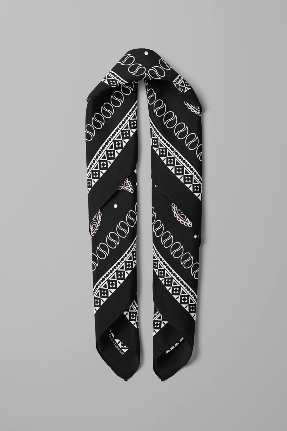Violla F46 Kadın Siyah Beyaz Şal Desenli 50x50 Bandana HYL DG01359-22