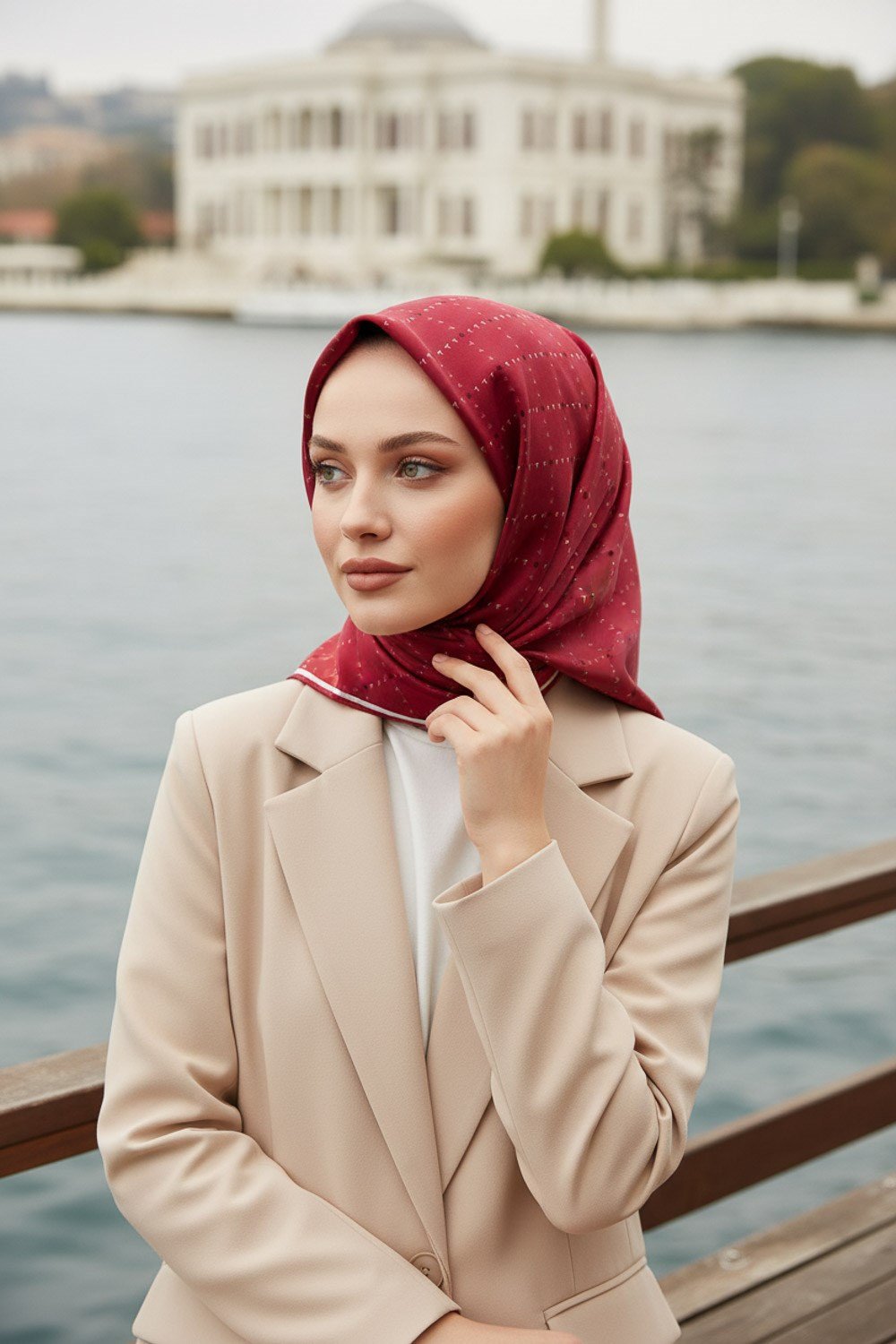 %100 Twill İpek Minik V Desenli Bordo Renkli 90x90 Eşarp Dikim Şekli : El Dikişi