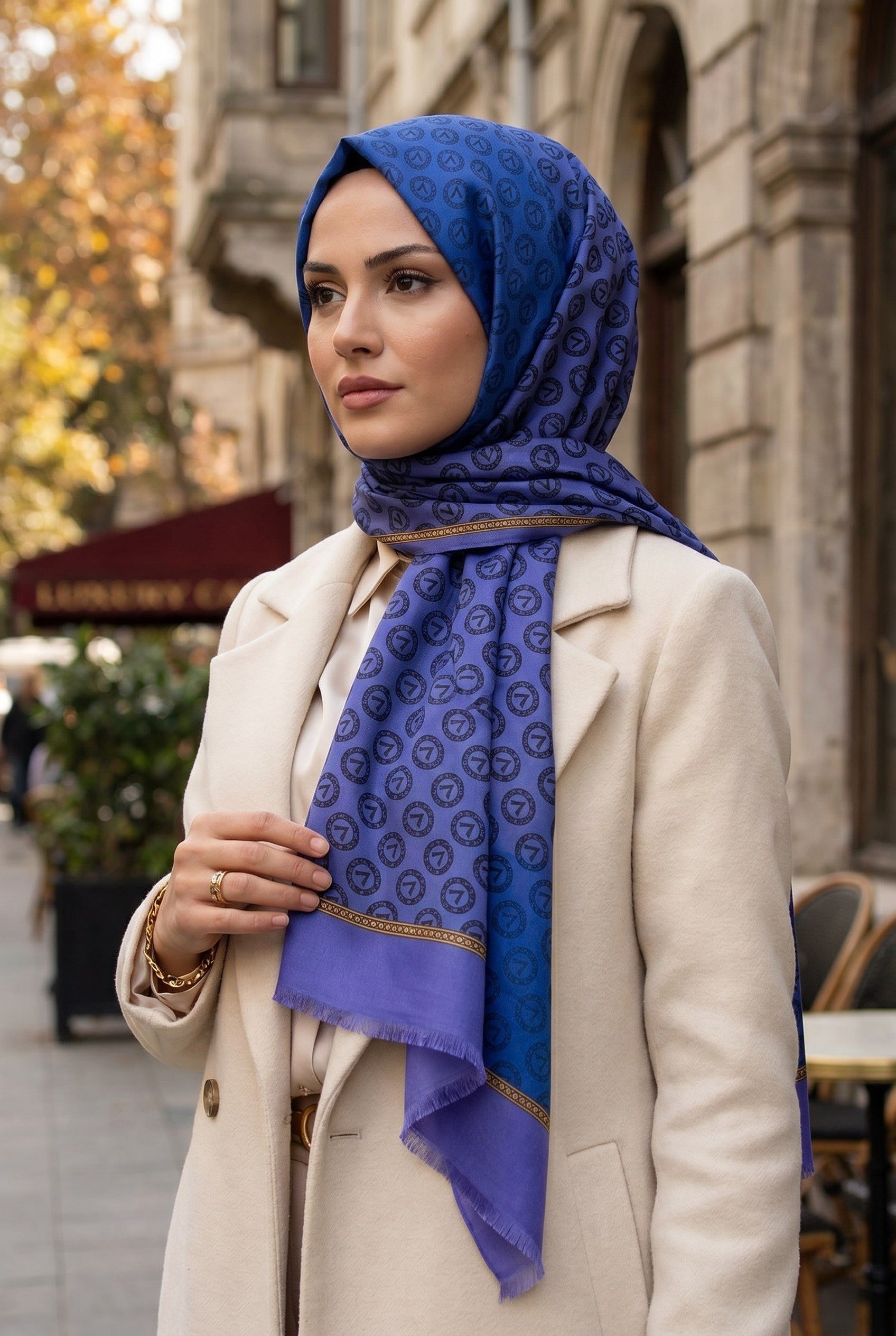 %100 Saf İpek Şal İnce Saten Vual Dokuma Degradeli Ve Monogram Desenli Mor - Gold Renkli 90x210 Şal