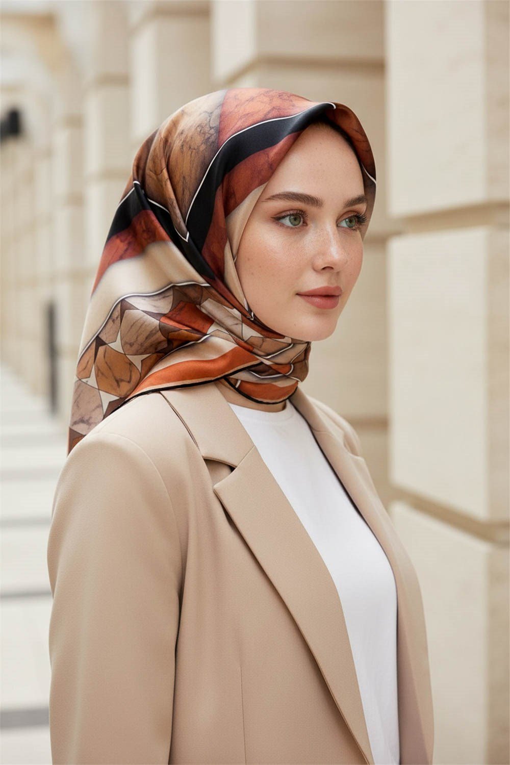 %100 Twill İpek Mermer Efektrli Geometrik Desenli Taba - Gold Renkli 90x90 Eşarp Dikim Şekli : El Dikişi