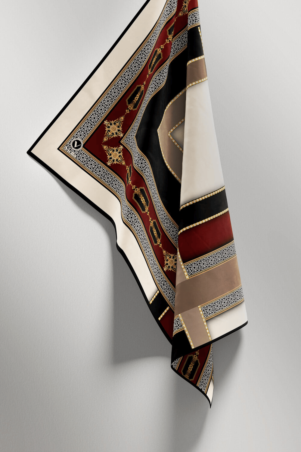 Twill Gold Detaylı ve Antik Motif Desenli Bordo Renkli 90x90 Eşarp (İpek İçermez) Kenar Dikiş Şekli El Dikişli