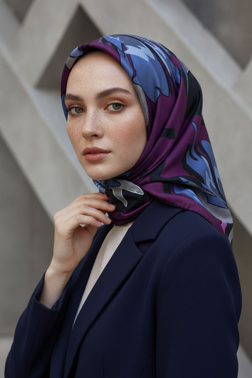 %100 Twill İpek Çiçek Desenli Mürdüm - Siyah Renkli 90x90 Eşarp Dikim Şekli : El Dikişi