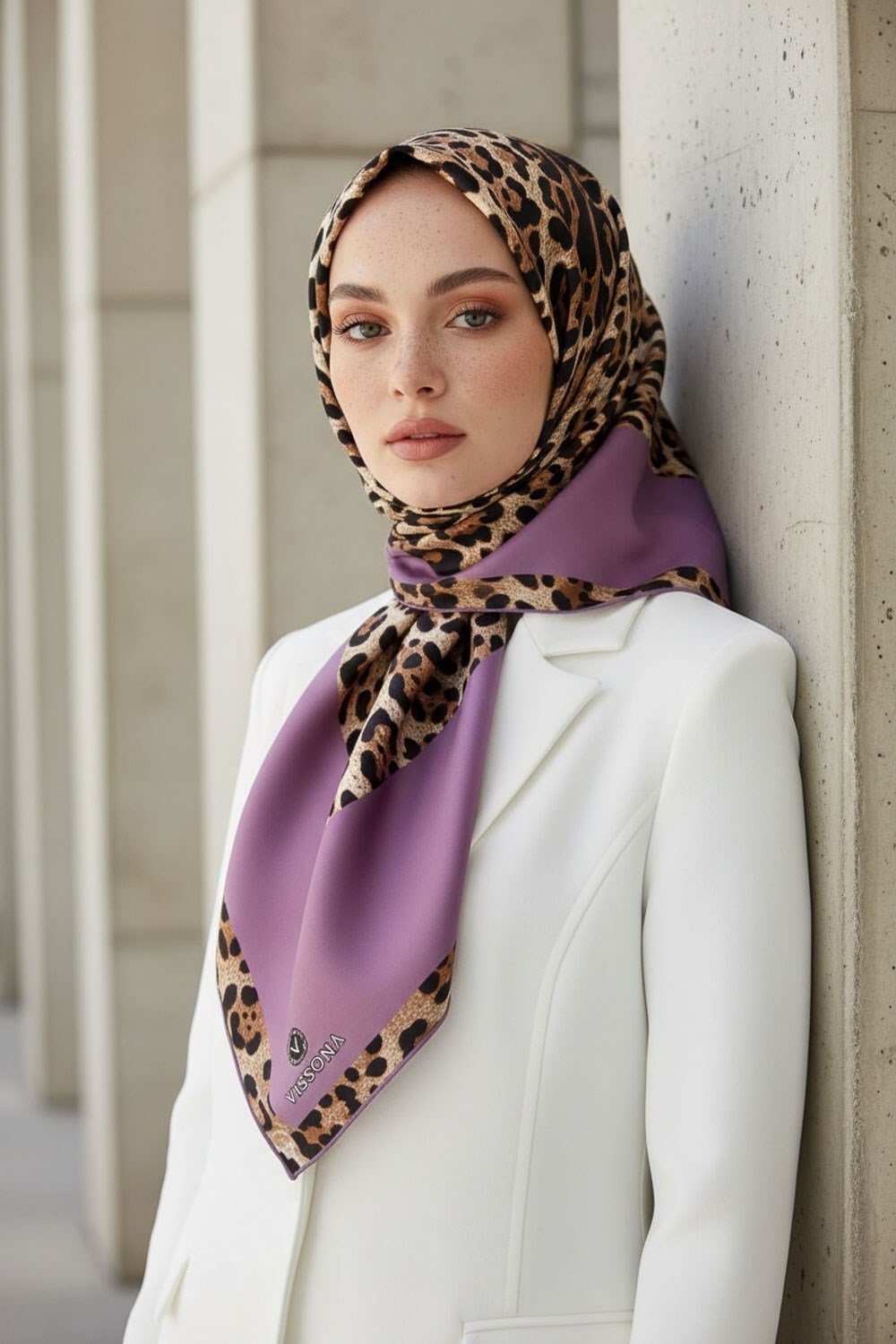 %100 Twill İpek Leopar Desenli Sirke Renkli 90x90 Eşarp Dikim Şekli : El Dikişi