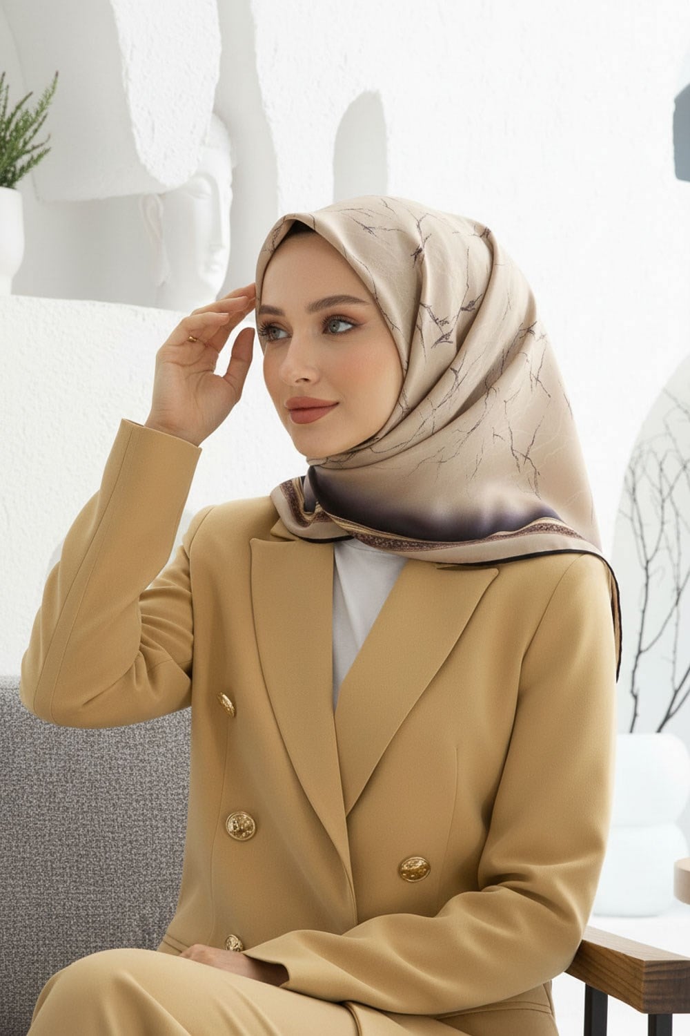 % 57 İPEK % 43 VİSKON Twill İpek Mermer Desenli Taş Renkli 90x90 Eşarp Dikim Şekli : El Dikişi