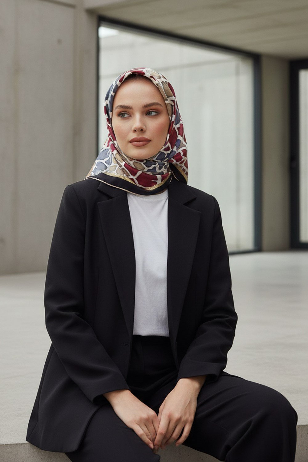 %100 Twill İpek Zürafa Desenli Bordo - Gri Renkli 90x90 Eşarp Dikim Şekli : El Dikişi