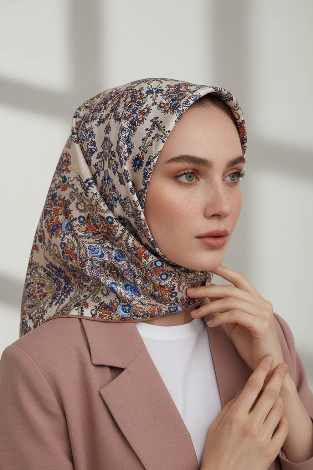 %100 Twill İpek Şal Desenli Bakır Renkli 90x90 Eşarp Dikim Şekli : El Dikişi