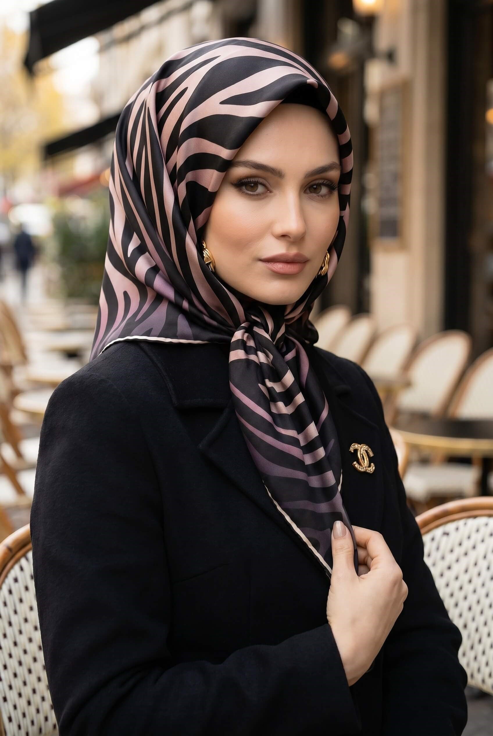 %100 Twill İpek Zebra Desenli Pudra - Siyah Renkli 90x90 Eşarp Dikim Şekli : El Dikişi
