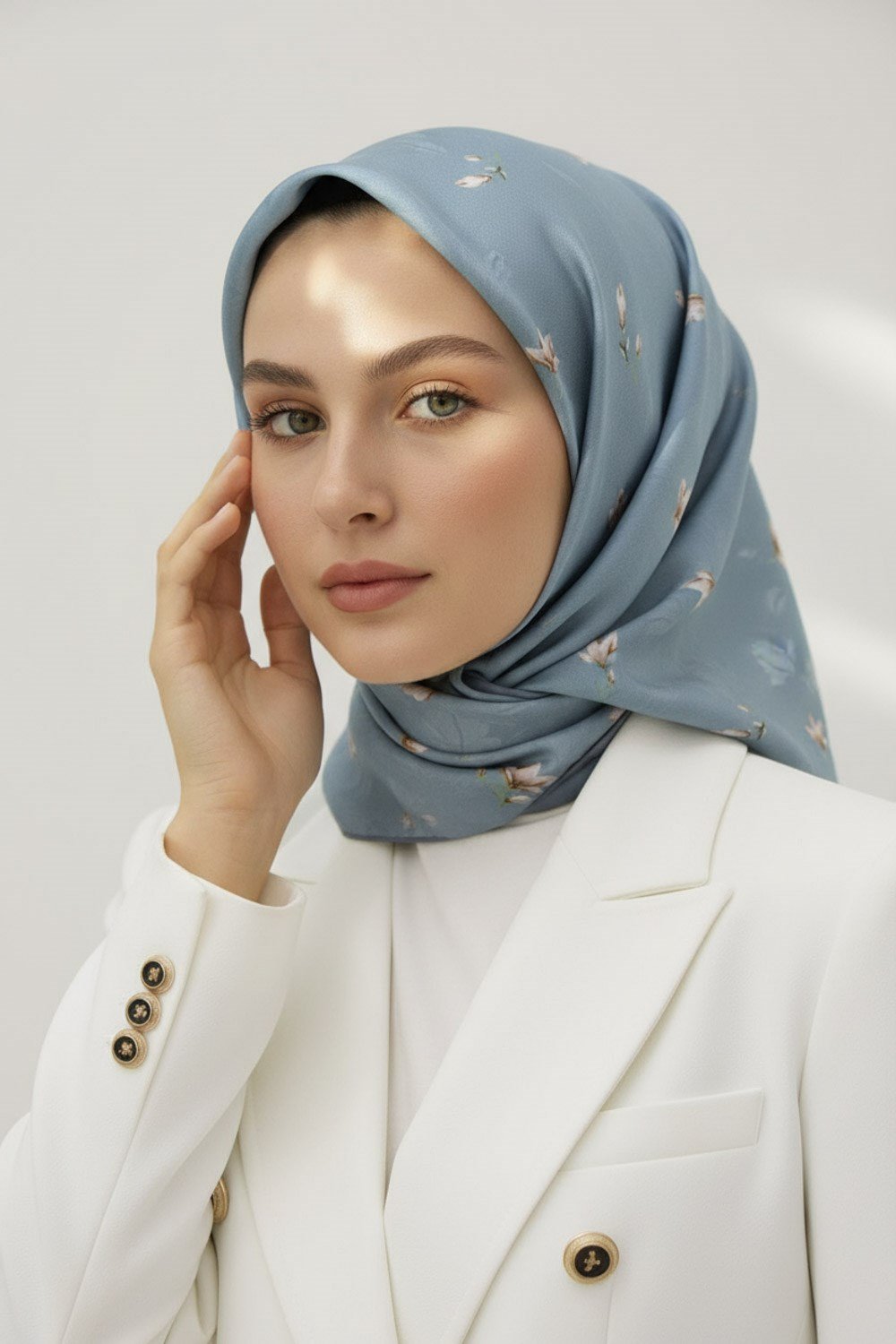%100 Twill İpek Çiçek Desenli Petrol Yeşili Renkli 90x90 Eşarp Dikim Şekli : El Dikişi