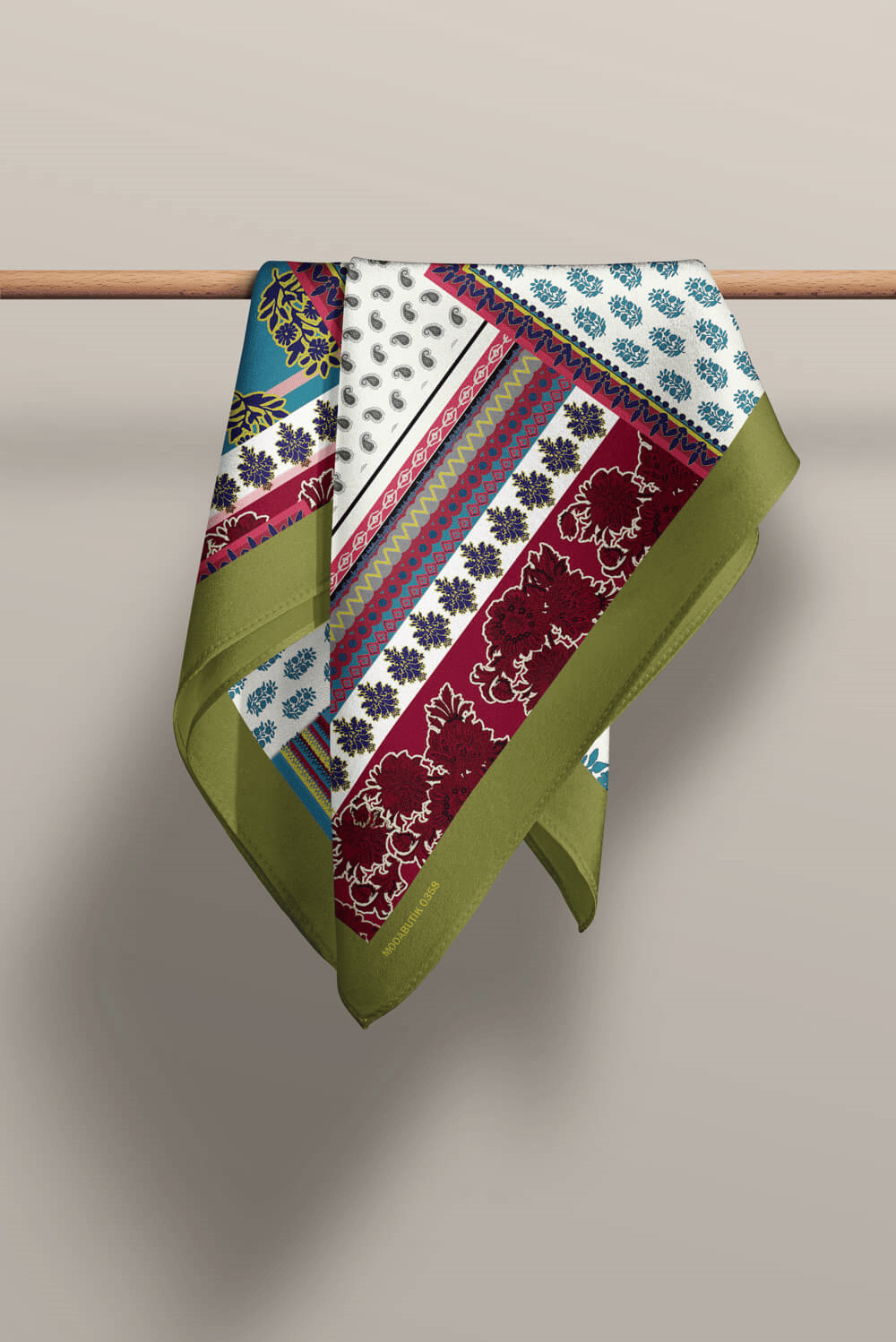 Kadın Patchwork Desenli Bandana 50x50 Kırmızı Mavi DG0358-22