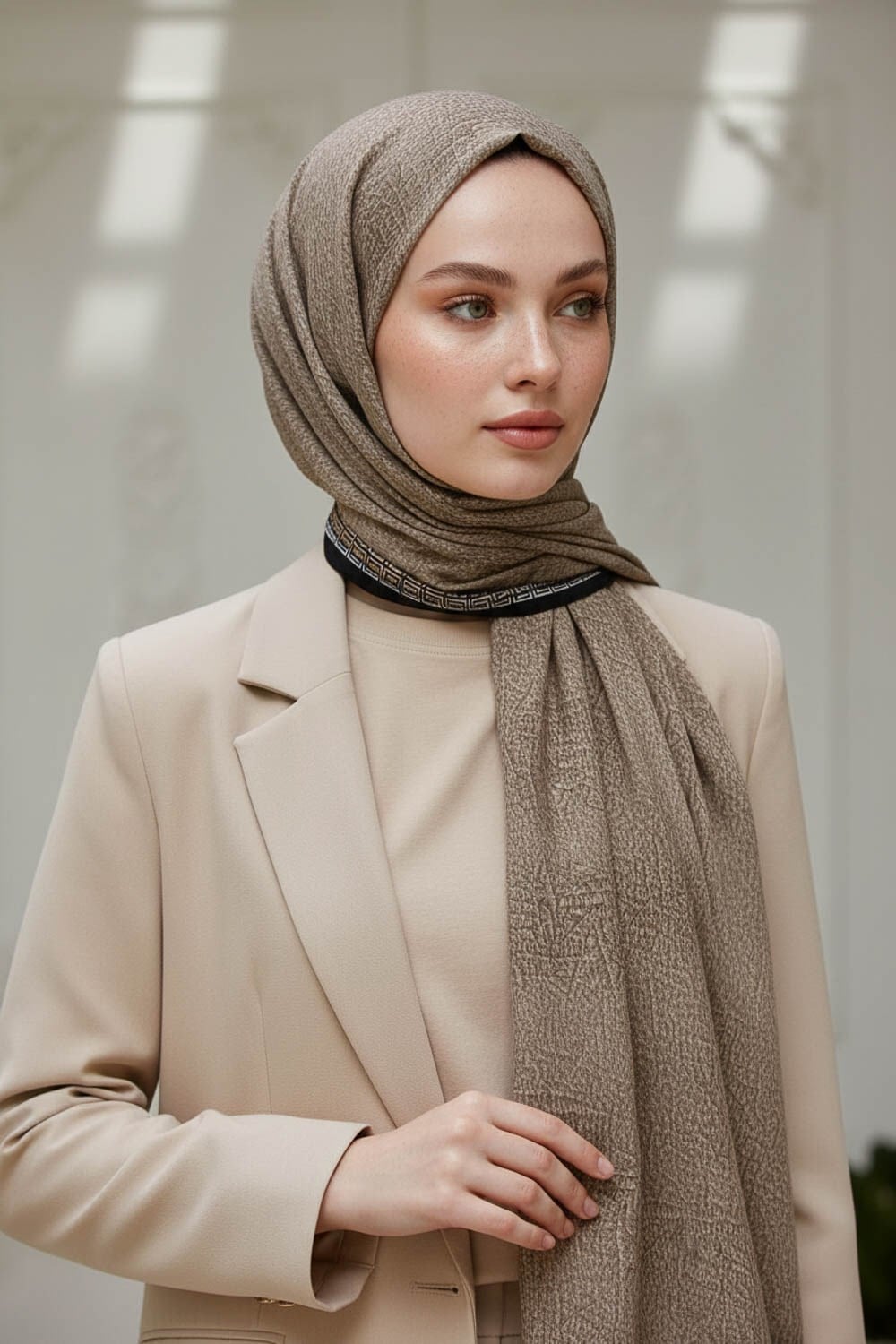 KREP DESENLİ BEJ RENKLİ 75X195 KIRIŞMAZ ŞAL
