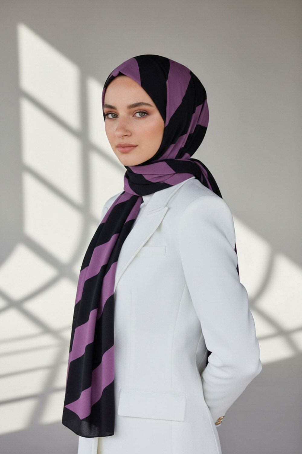 KREP ÇİZGİLİ DESENLİ SİYAH - GÜL KURUSU RENKLİ 75X195 KIRIŞMAZ ŞAL