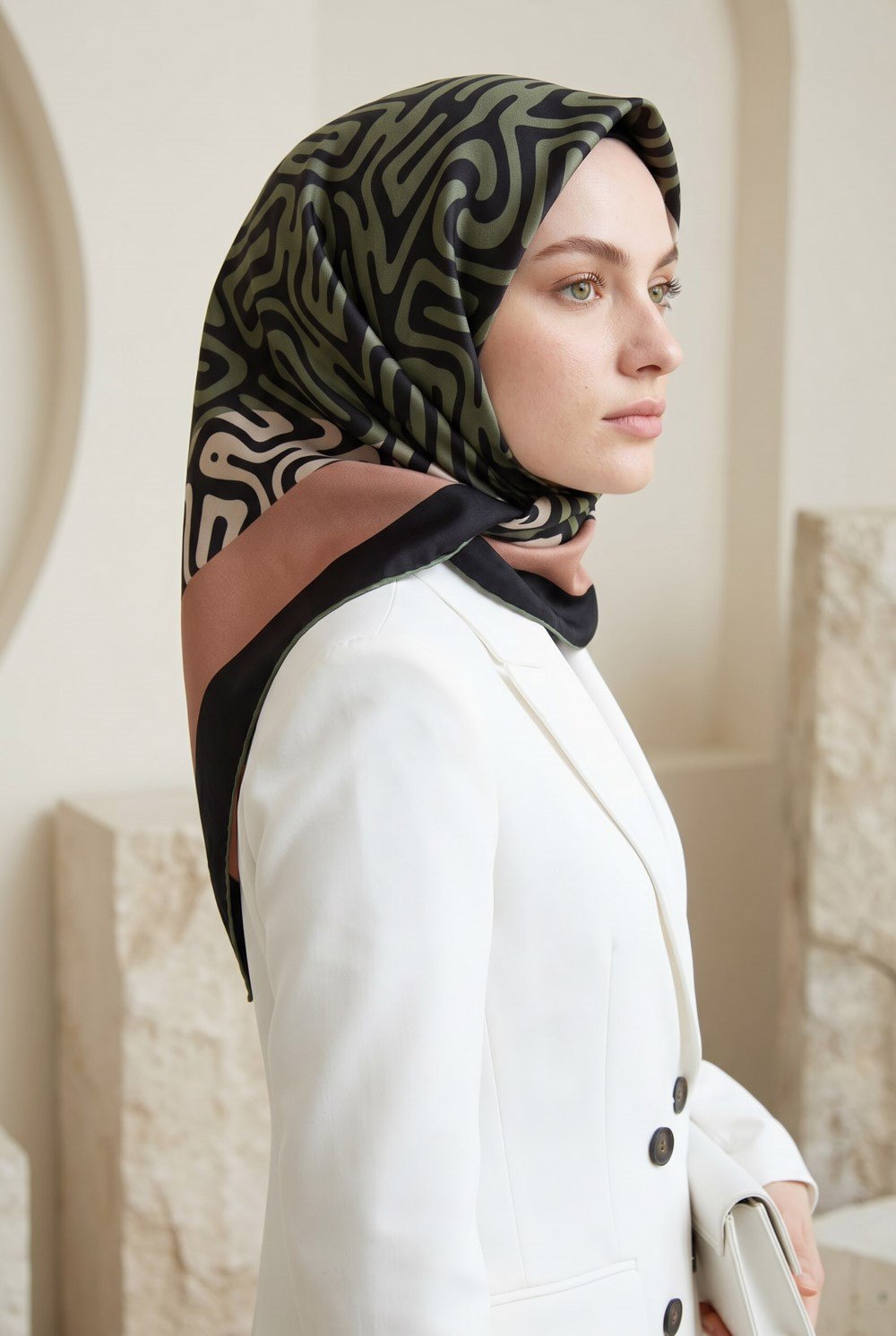 100% Twill İpek Bordürlü Dalga Desenli Siyah - Bakır Renkli 90x90 Dikim Şekli : El Dikişi Eşarp