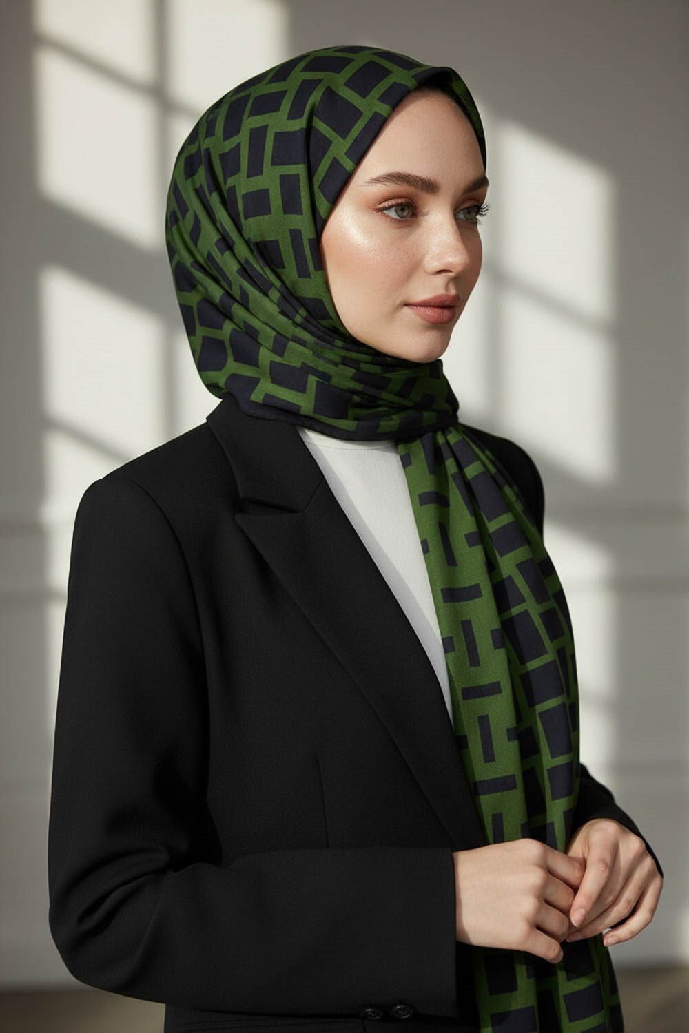KREP KARELİ DESENLİ ZÜMRÜT YEŞİLİ RENKLİ 75X195 KIRIŞMAZ ŞAL