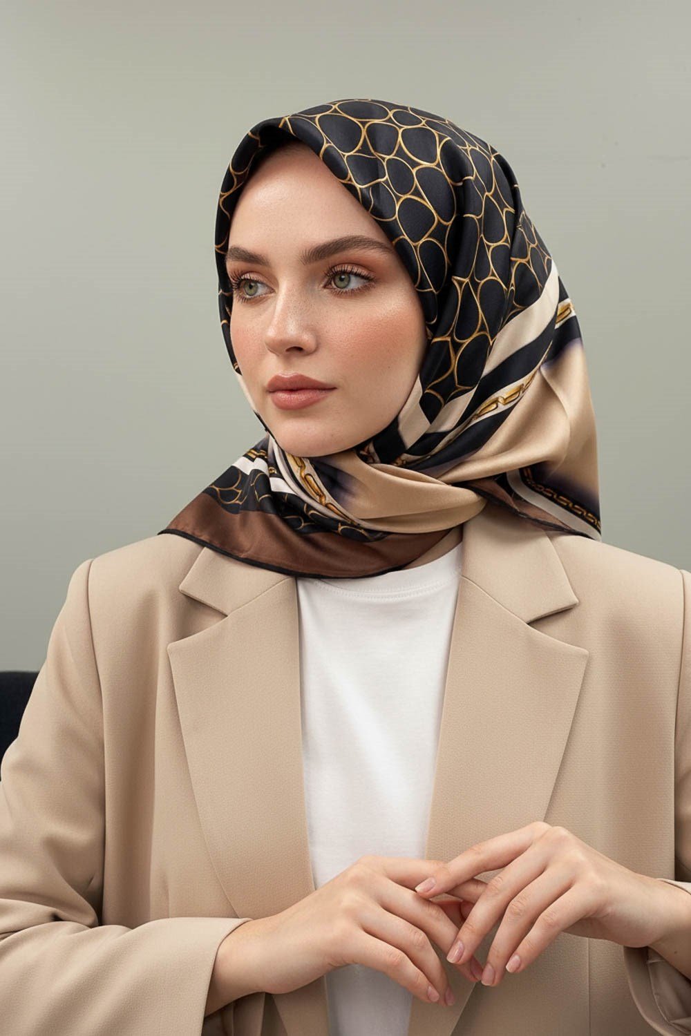 %100 Twill İpek Gold Halka Desenli Bej - Kahverengi Renkli 90x90 Eşarp Dikim Şekli : El Dikişi