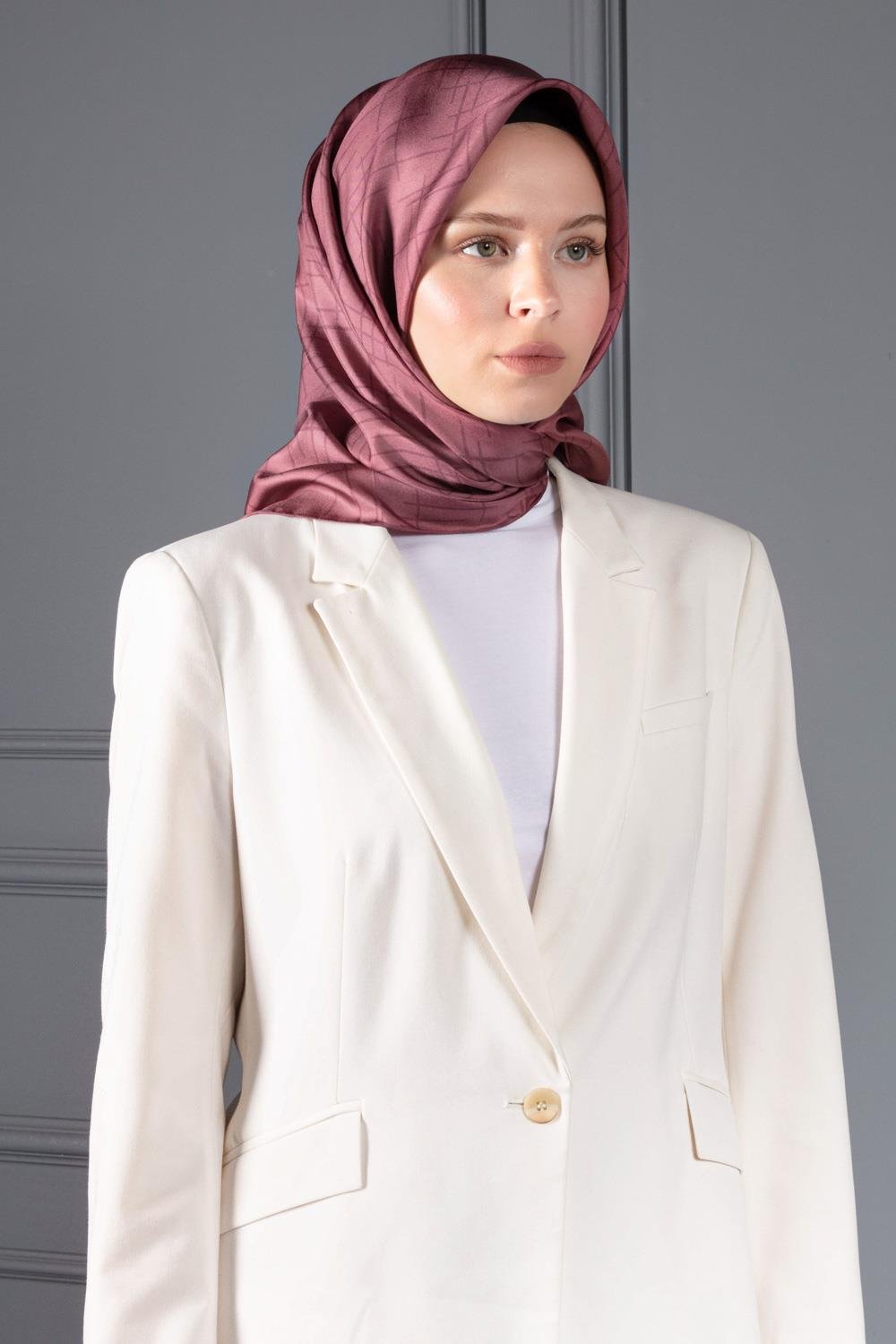 %100 Twill İpek Çizgi Desenli Gül Kurusu Renkli 90x90 Eşarp Dikim Şekli : El Dikişi