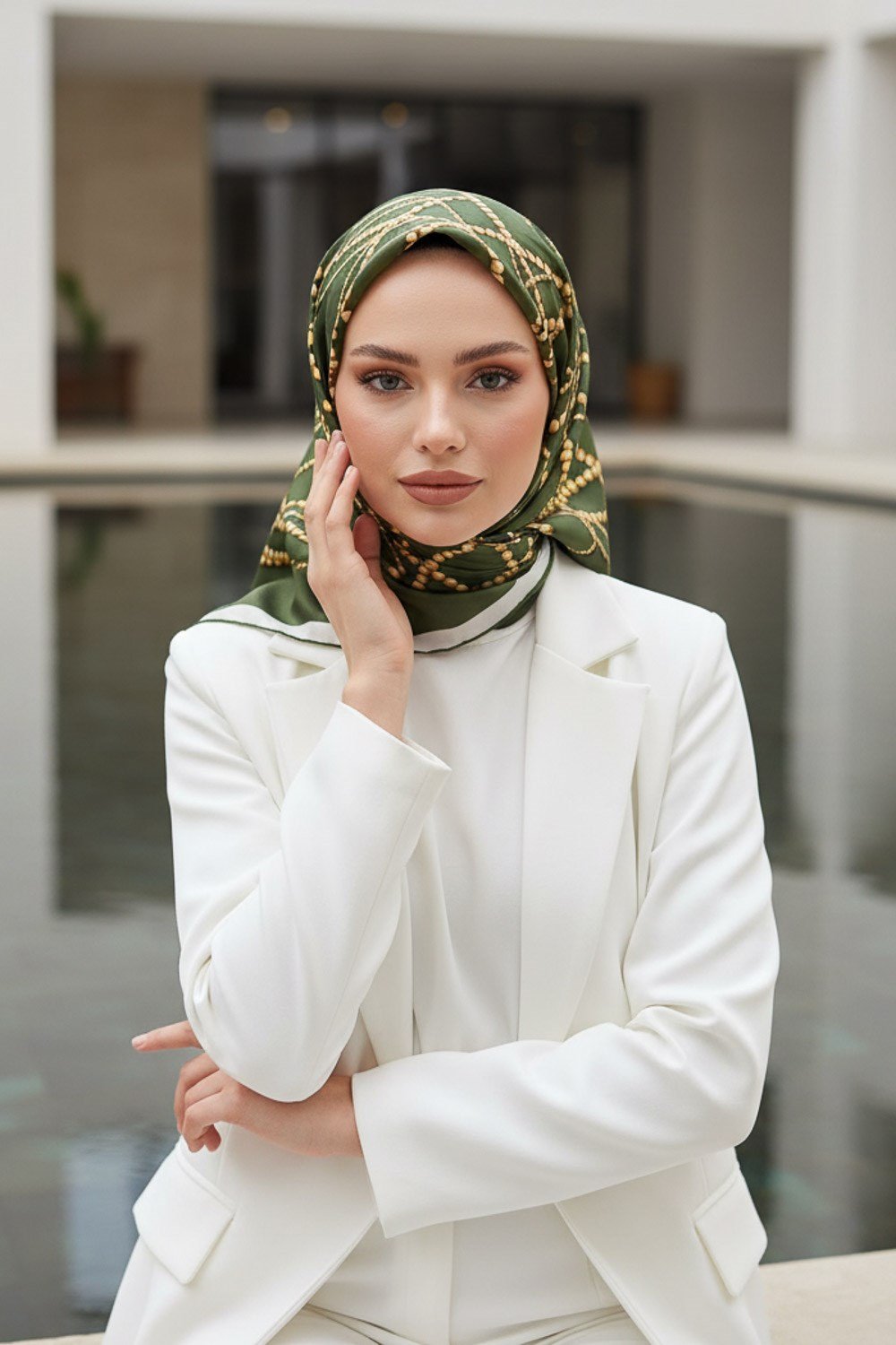%100 Twill İpek İnci Desenli Haki Renkli 90x90 Eşarp Kenar Dikiş Şekli : El Dikişli
