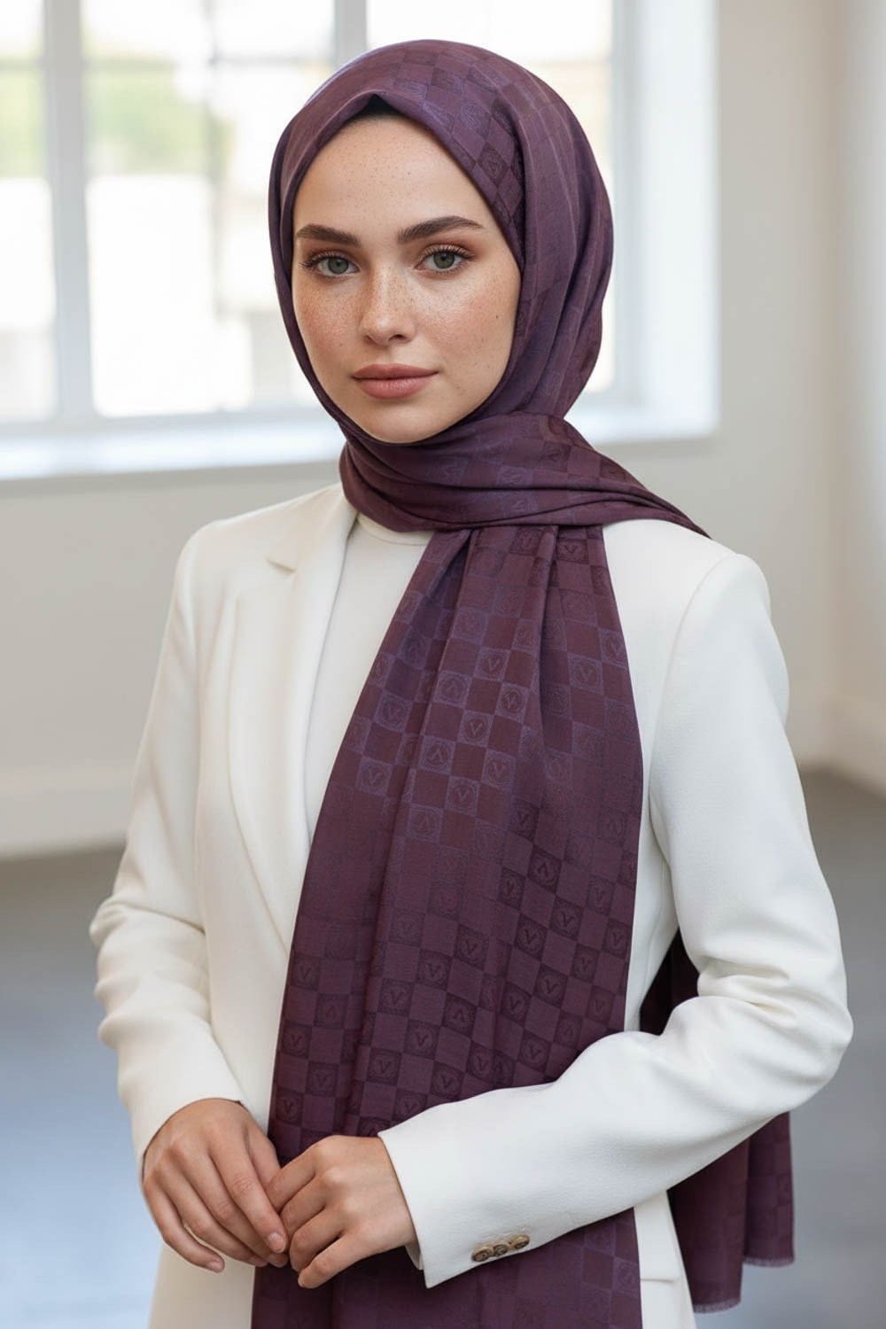 Vissona %57 İPEK %43 PAMUK Monogram Desenli Mürdüm Renkli Şal -  70x190 Dikiş Tipi İtalyan Dikişli