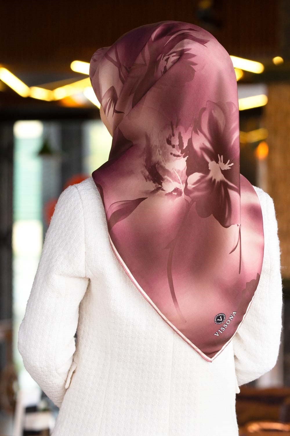 100% Twill İpek Çiçek Desenli Pudra Renkli 90x90 Dikim Şekli : El Dikişi Eşarp
