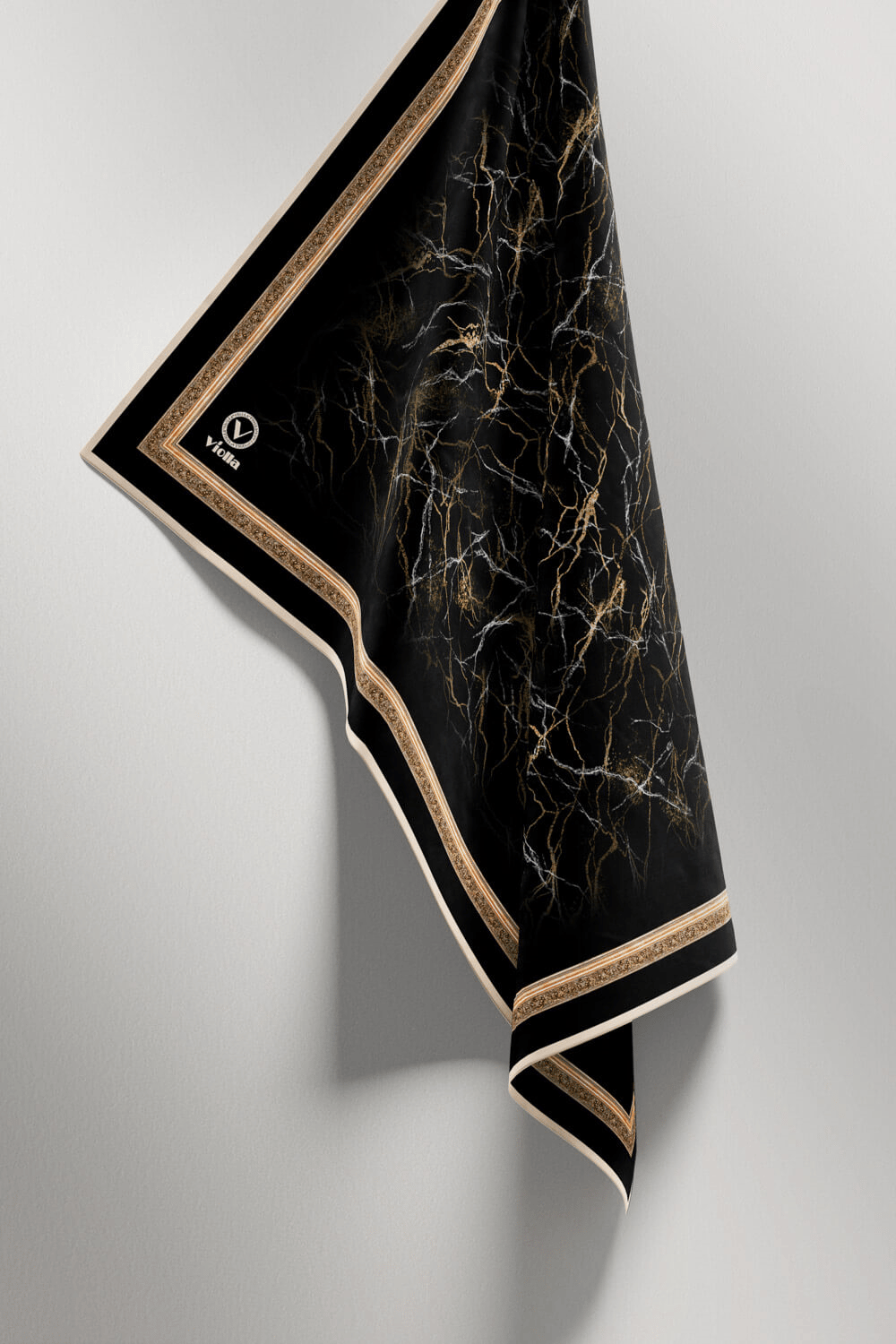 Twill Barok Çerçeveli Mermer Desenli Siyah Renkli 90x90 Eşarp (İpek İçermez) Kenar Dikiş Şekli El Dikişli