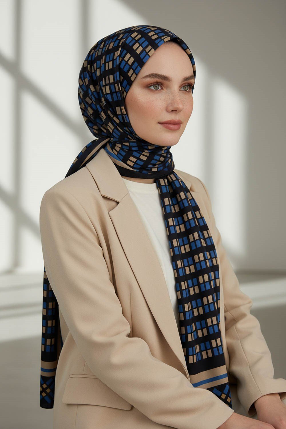 KREP KARE DESENLİ İNDİGO RENKLİ 75X195 KIRIŞMAZ ŞAL