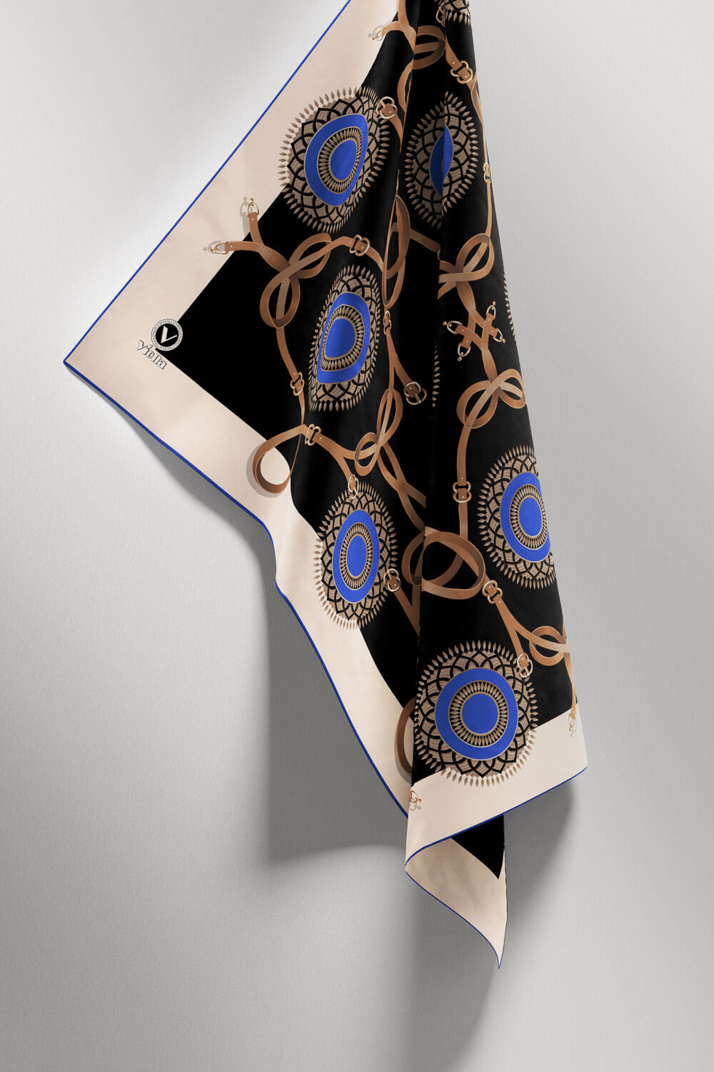 Twill Kemerli Ve Geometrik Desenli Saks Renkli 90x90 Eşarp (İpek İçermez) Kenar Dikiş Şekli El Dikişli