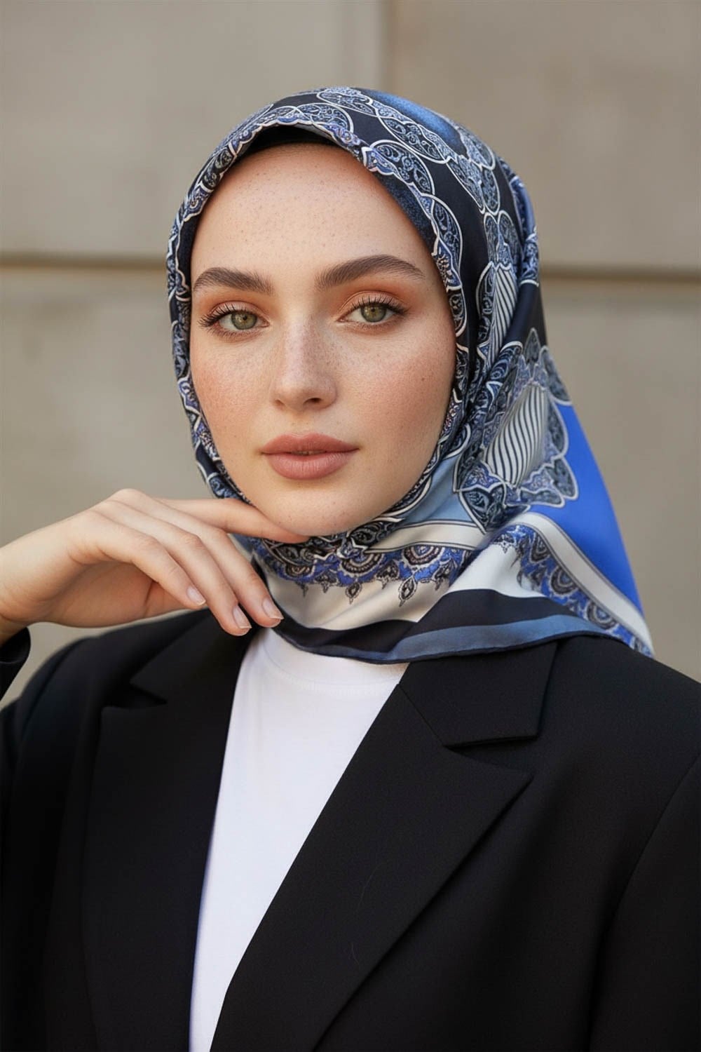 %100 Twill Türk Motifi  Desenli Bebe Mavisi - Saks Renkli 90x90 Eşarp Dikim Şekli: El Dikişi