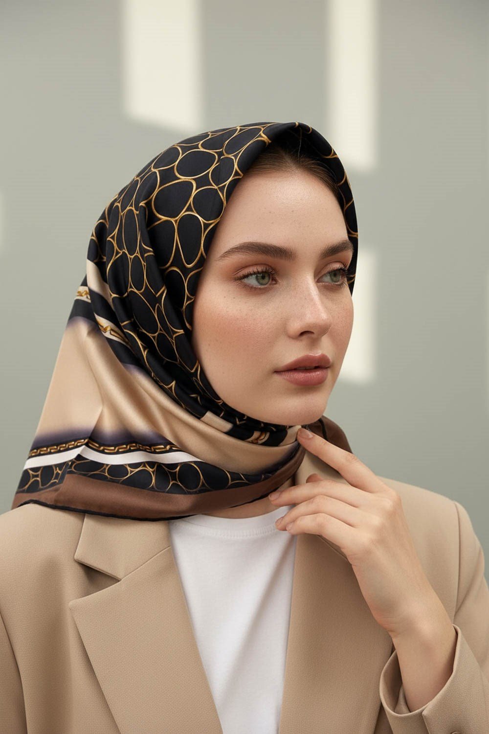 %100 Twill İpek Gold Halka Desenli Bej - Kahverengi Renkli 90x90 Eşarp Dikim Şekli : El Dikişi