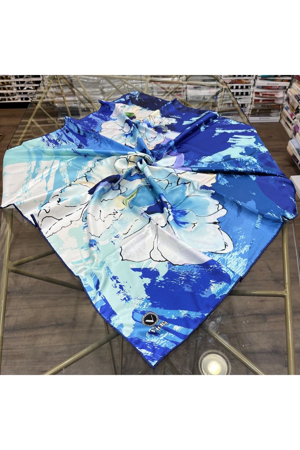 Twill Çiçek Desenli Saks Renkli 90x90 Eşarp (İpek İçermez) Dikim Şekli : El Dikişi