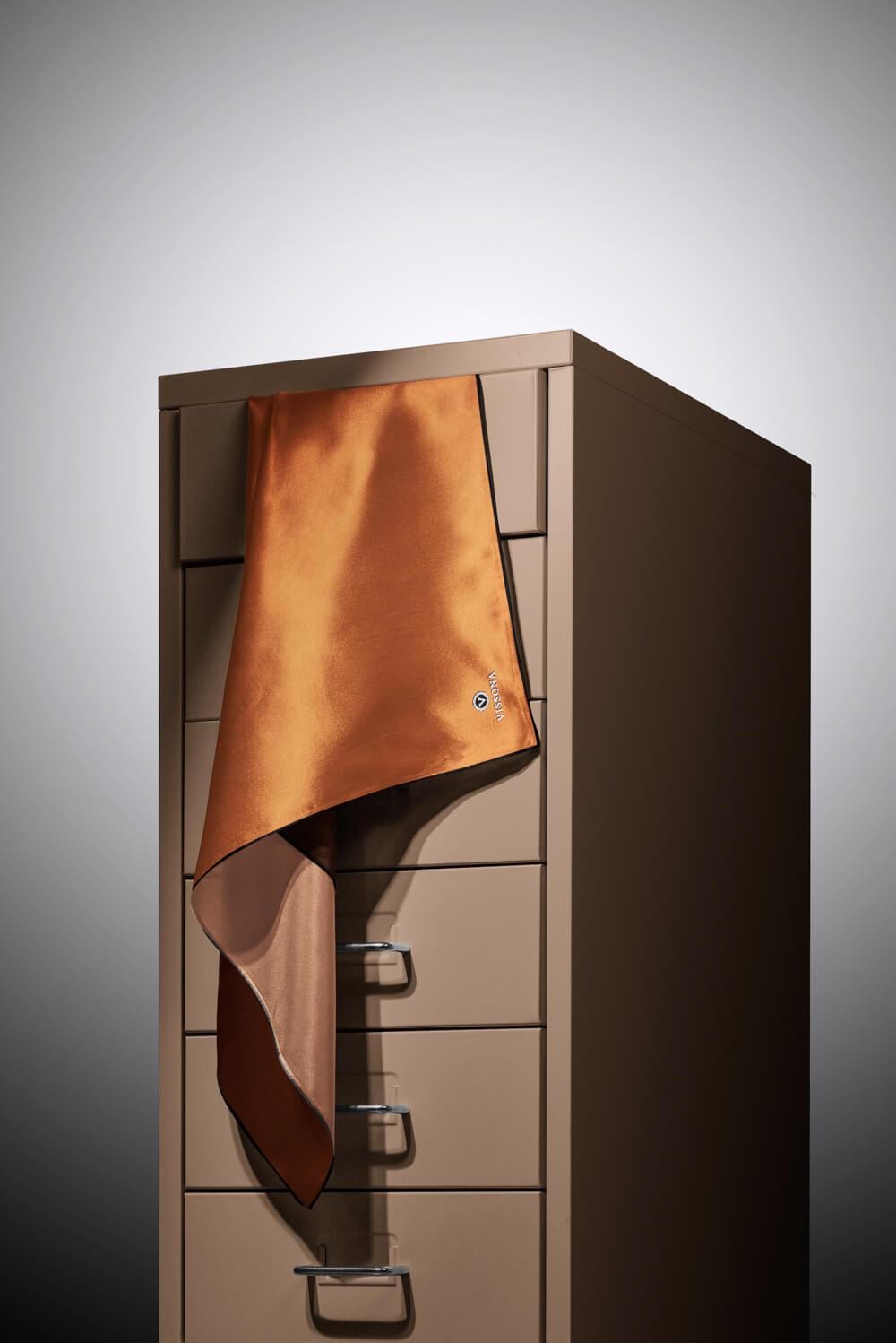 %100 Twill İpek Degrade Desenli Taba Renkli 90x90 Eşarp Dikim Şekli : El Dikişi